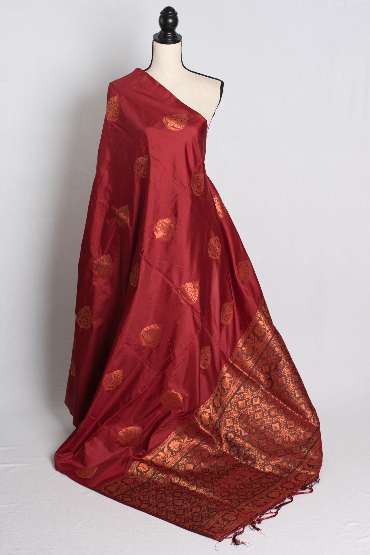 Blended Silk Kanchipuram Saree in Maroon.