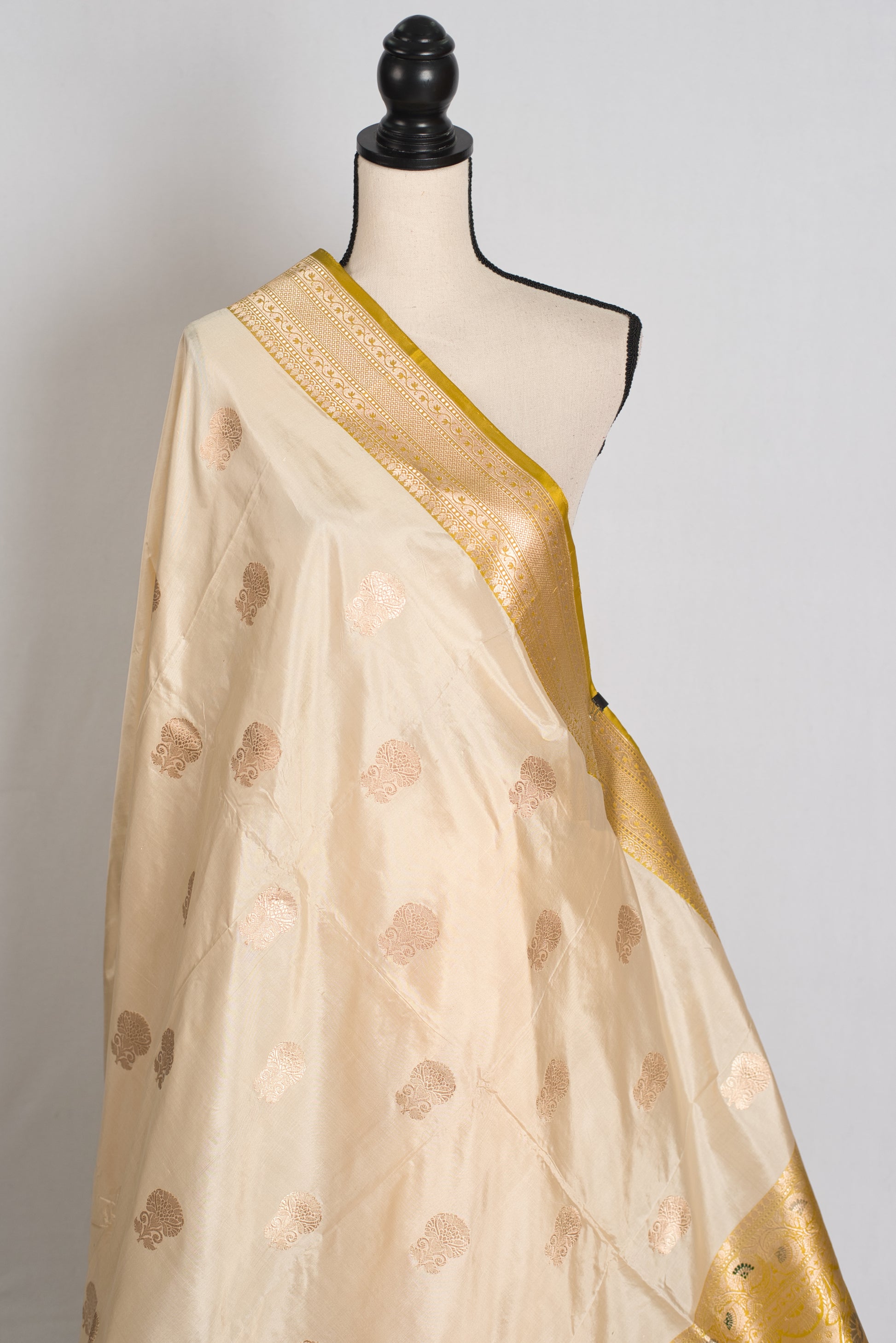 Kamalini : Silk Mark Certified Cream Banarasi Saree with Meenakari Work