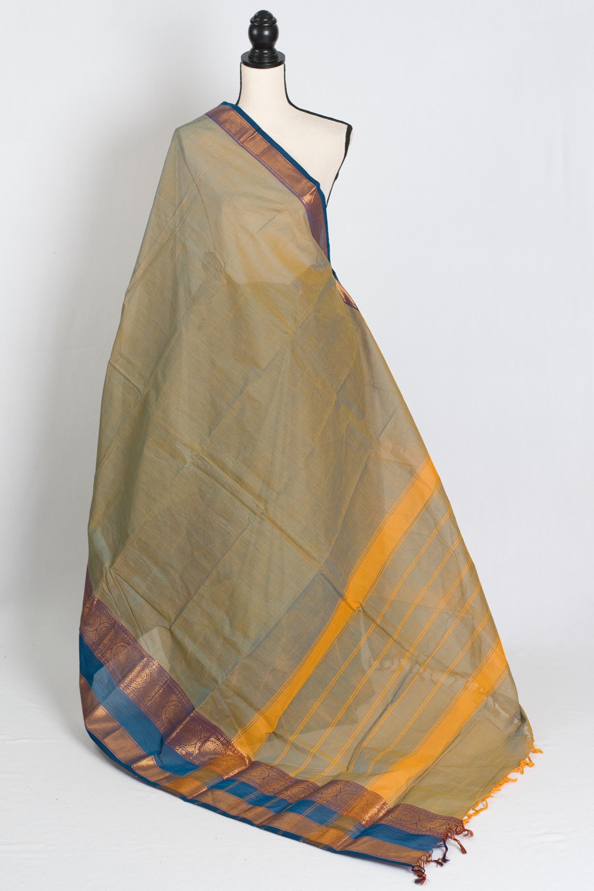 Harini : Grey Kanchi Cotton Saree - Handwoven South Indian Elegance