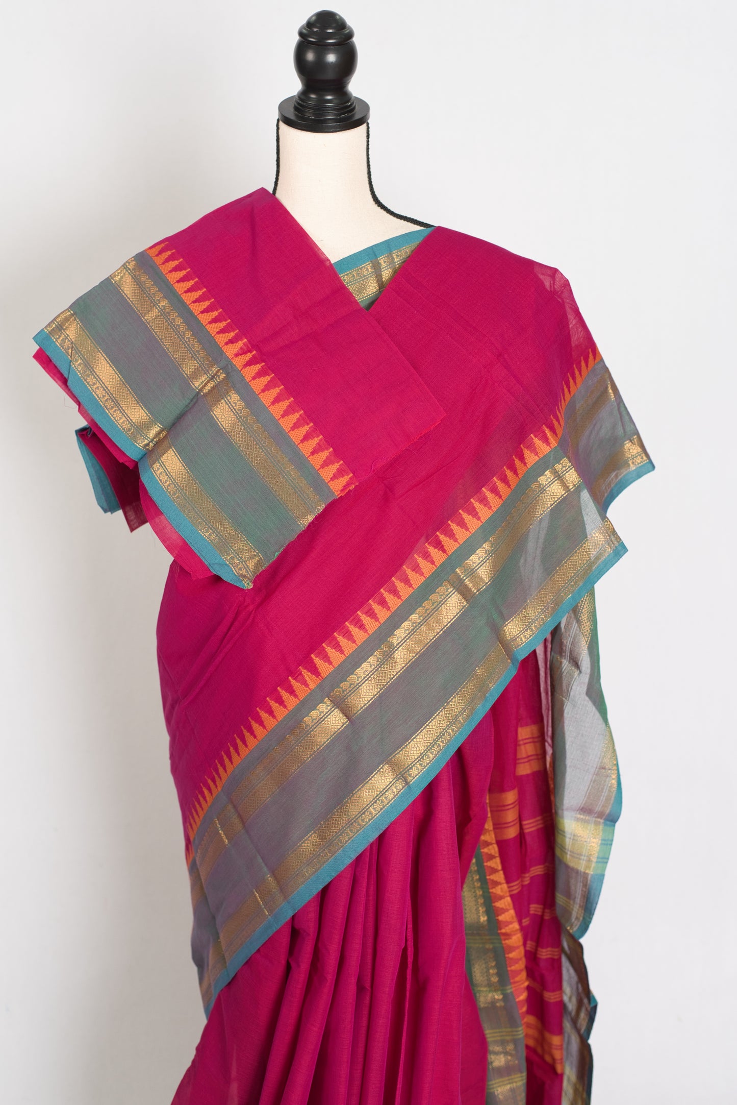 Kaviya: Dark Pink Kanchi Cotton Saree - Handwoven South Indian Elegance