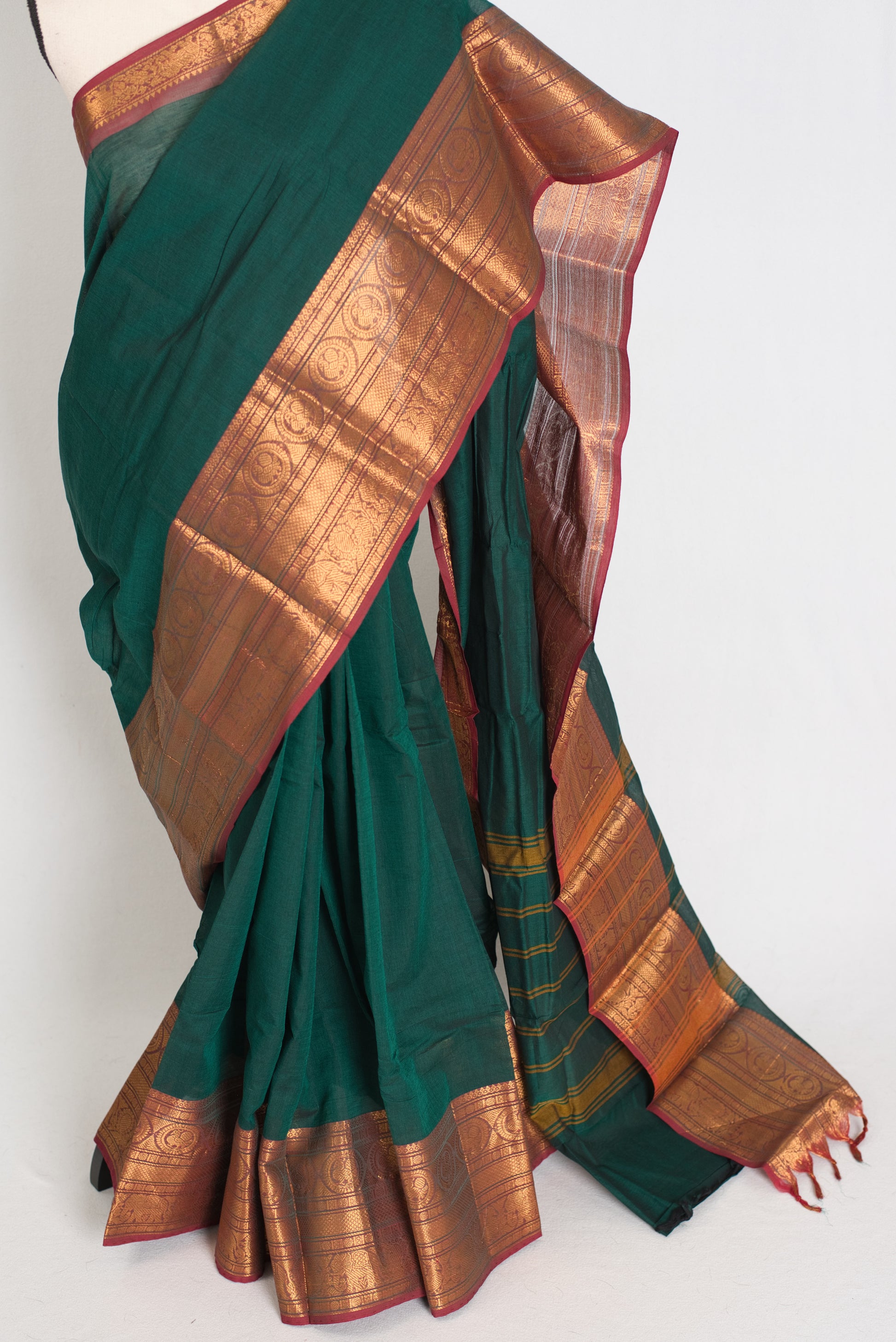 Gayetri : Handwoven Kanchi Cotton Saree in Peacock Green