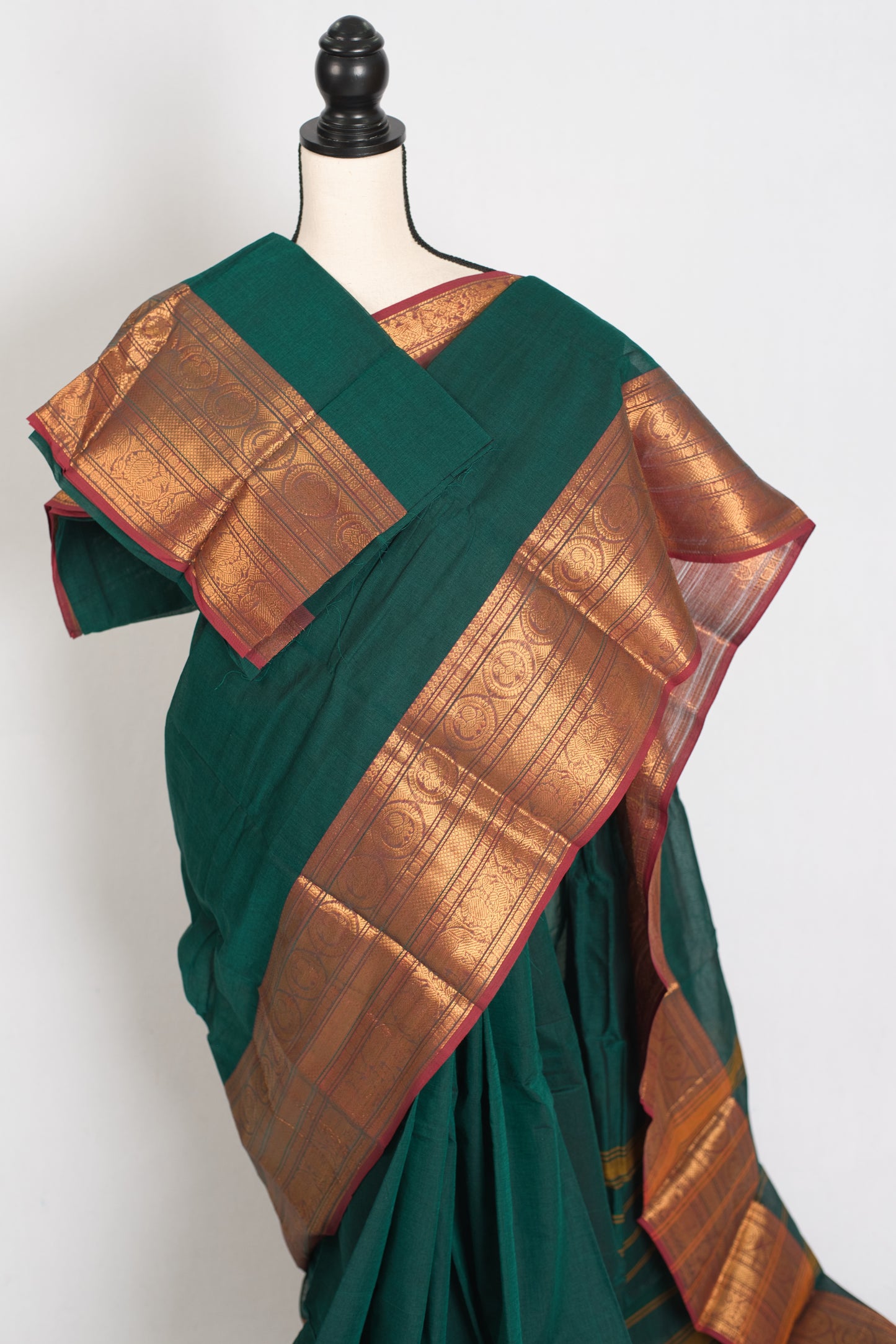Gayetri : Handwoven Kanchi Cotton Saree in Peacock Green