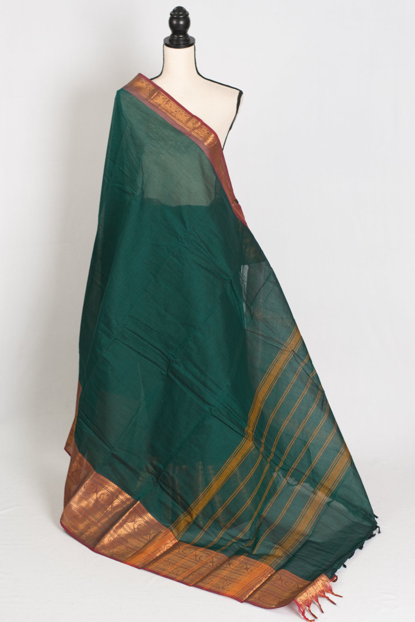 Gayetri : Handwoven Kanchi Cotton Saree in Peacock Green