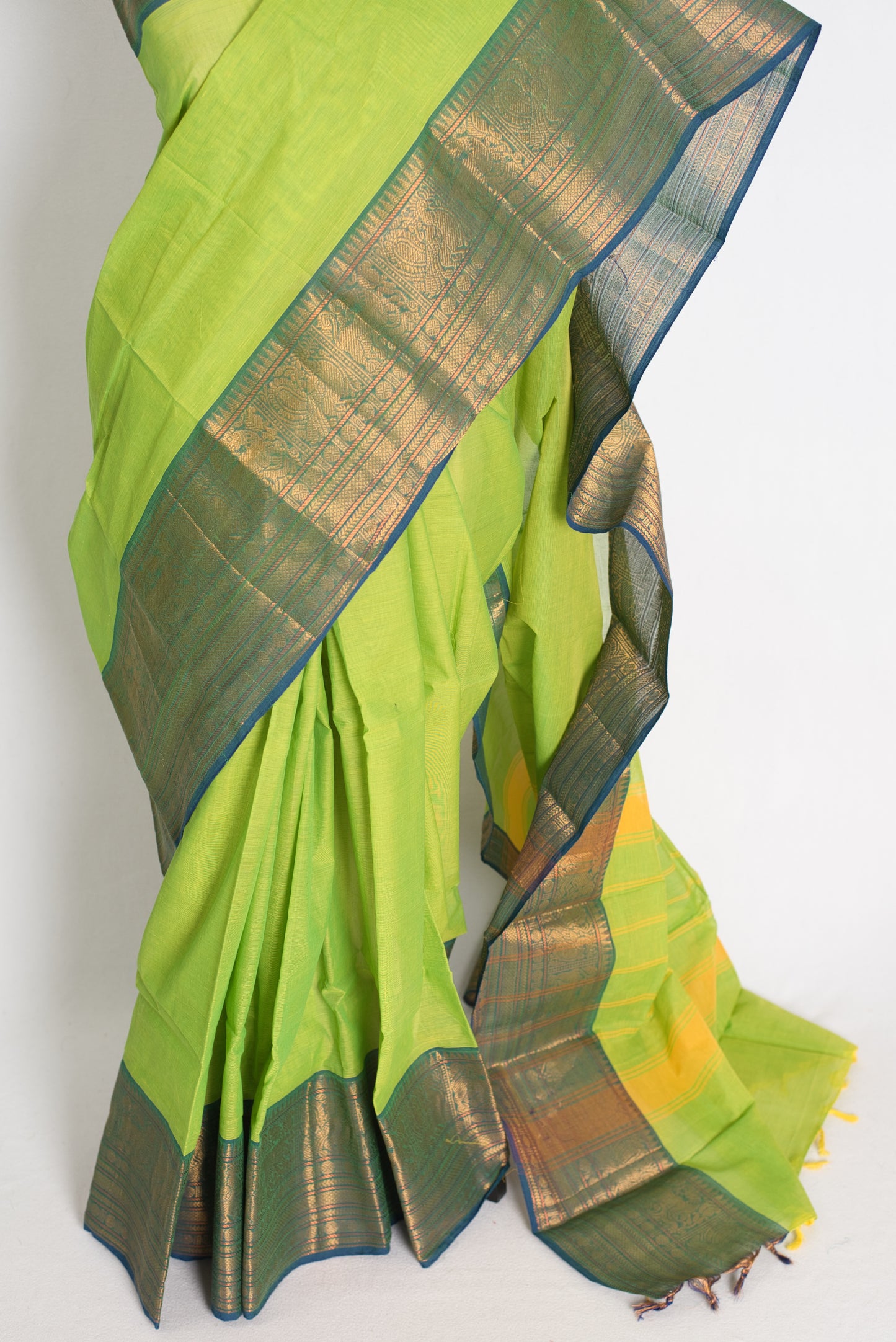 Handwoven Kanchi Cotton Saree in Bright Green and Blue - Pic 3