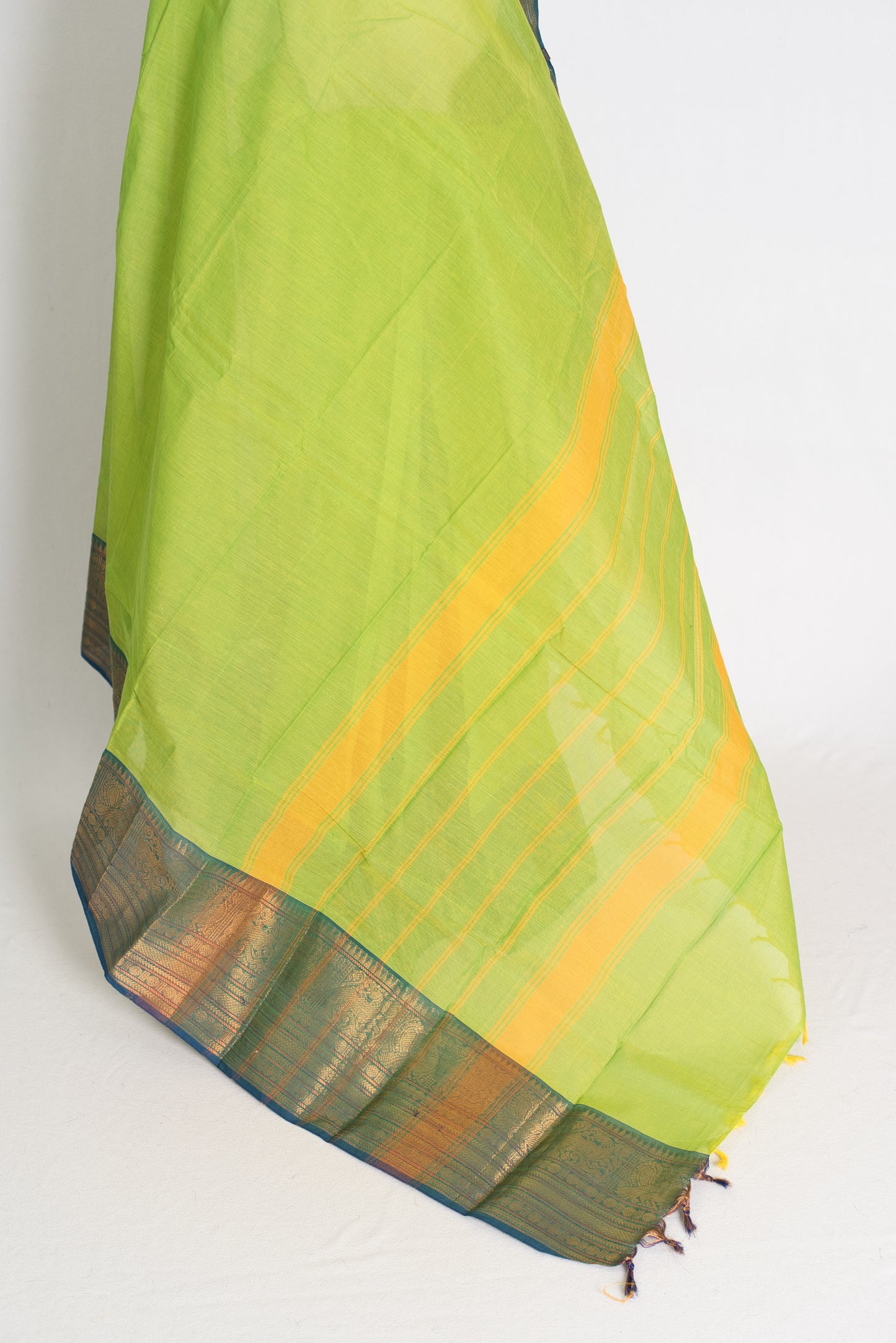 Handwoven Kanchi Cotton Saree in Bright Green and Blue - Pic 7