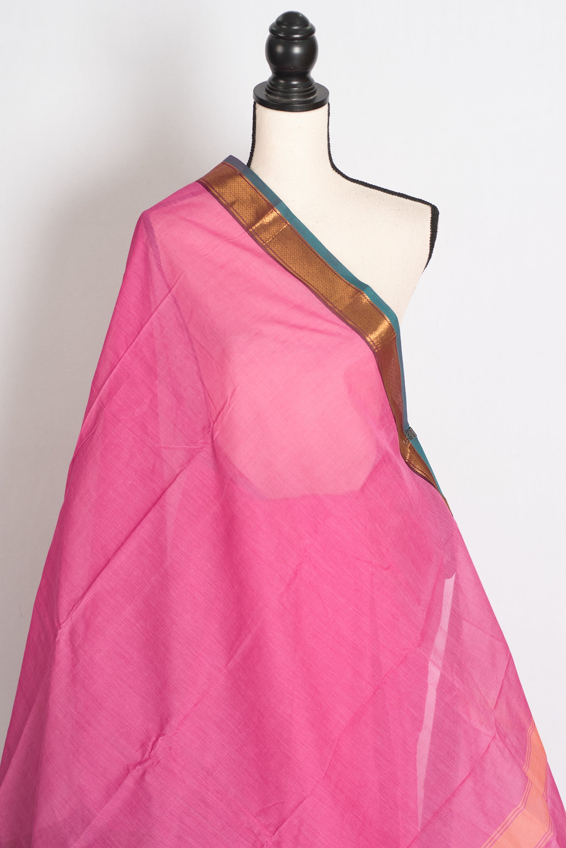 Handwoven Kanchi Cotton Saree in Pink and Peacock Blue - pic 6
