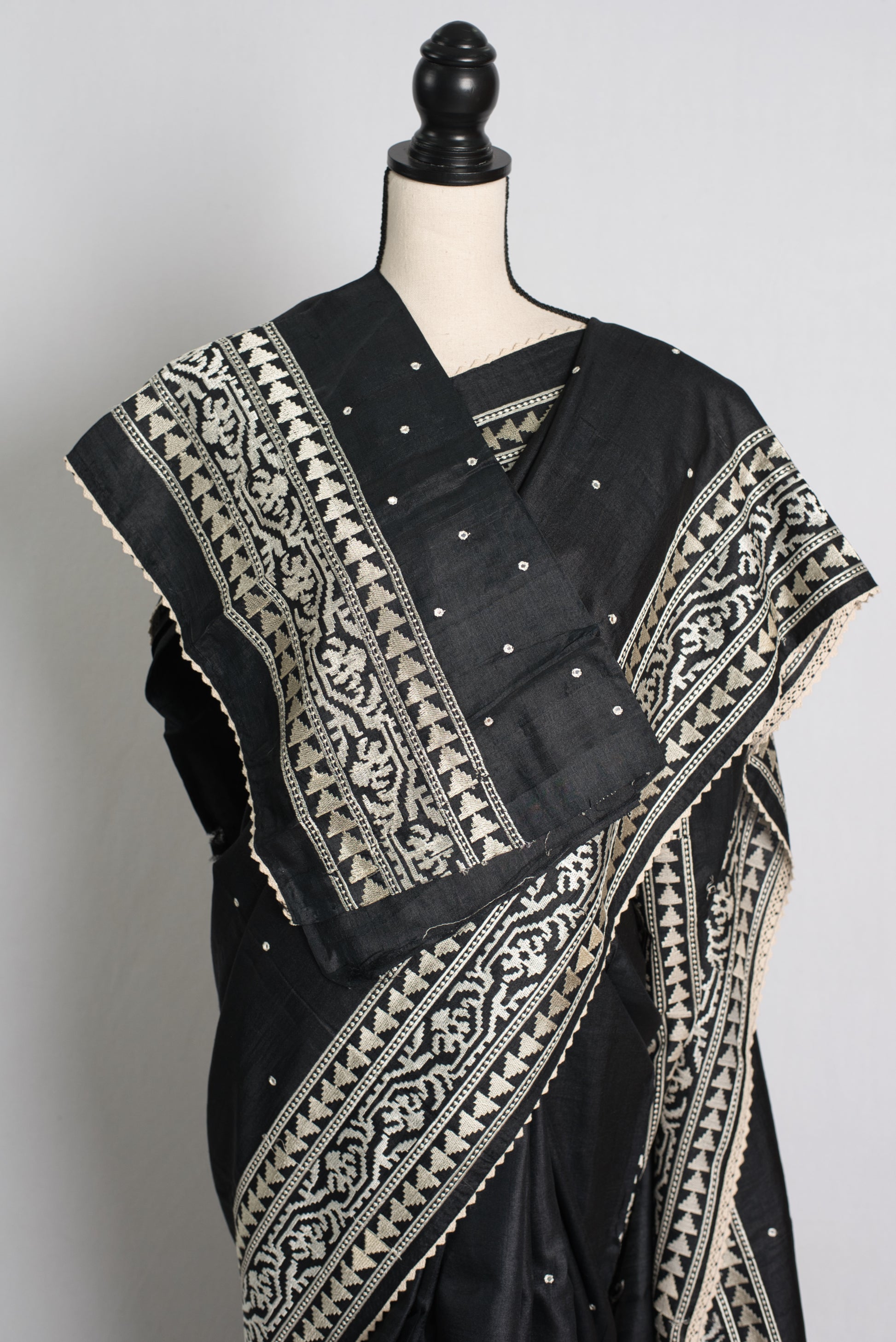 Jamdani Embroidery Black Gachi Tussar Saree with Mirror Work.