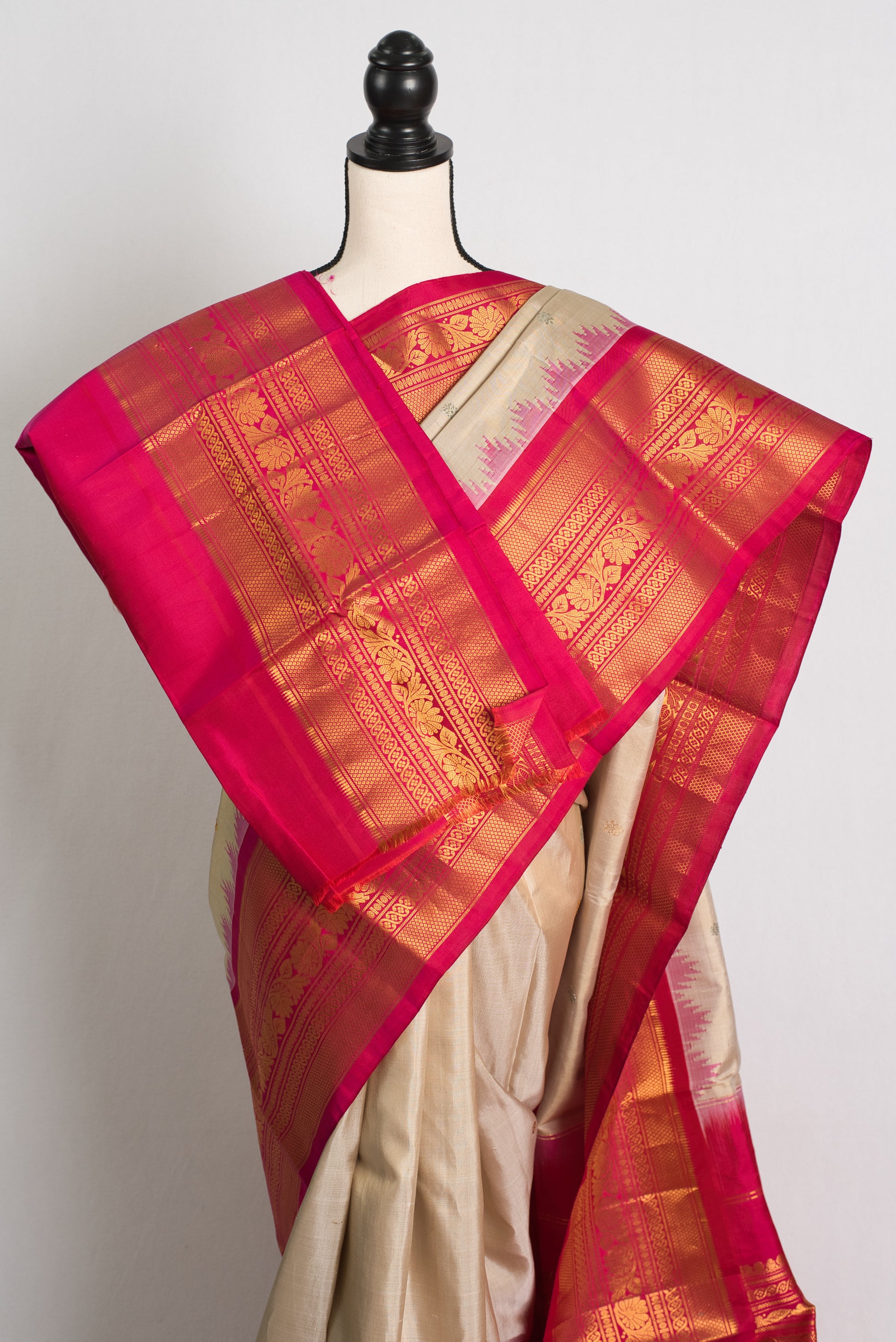 Gadwal Silk Saree with Kanchi Border in White Clay and Pink.