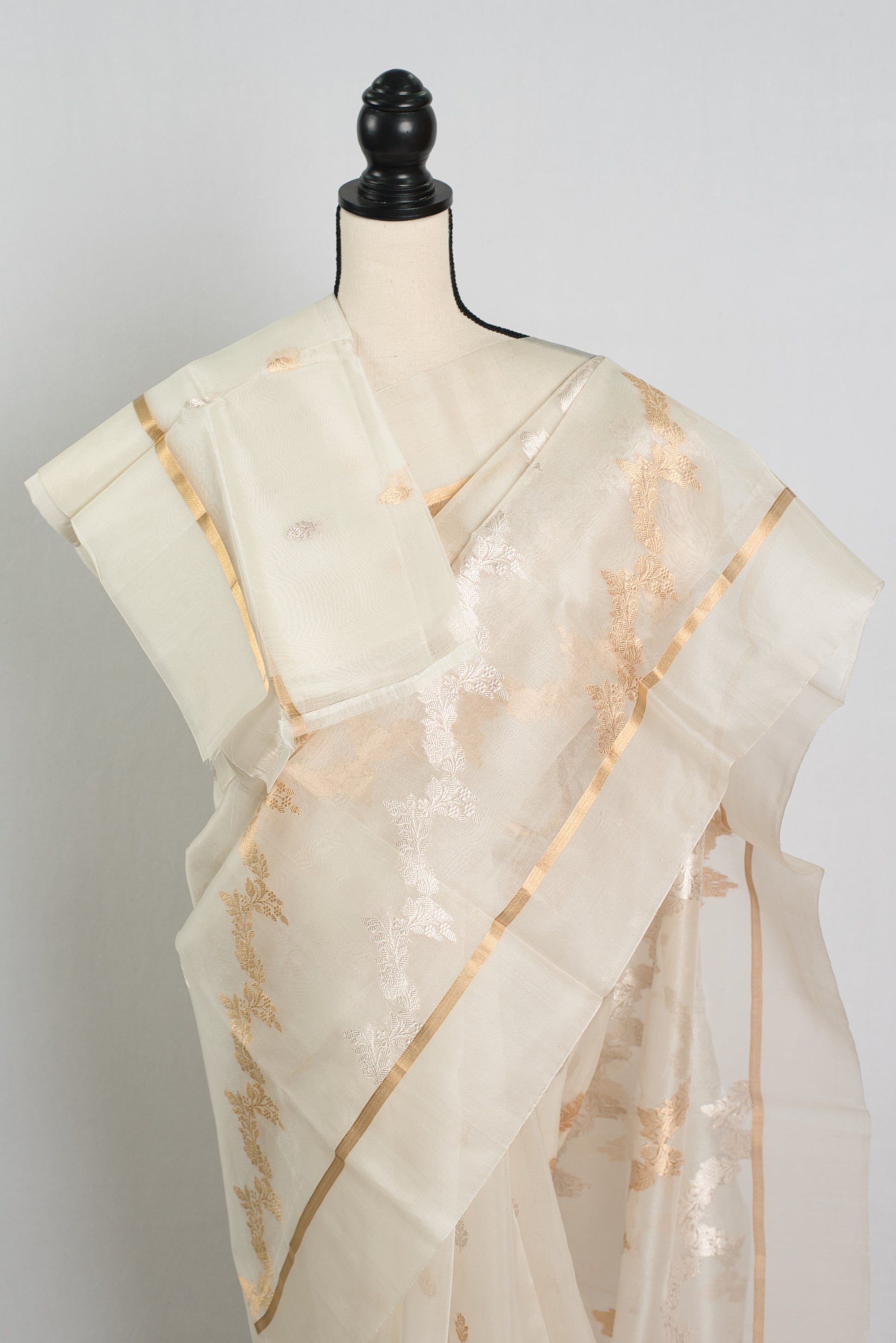 Silk Mark Certified Off White Kora Banarasi Saree.