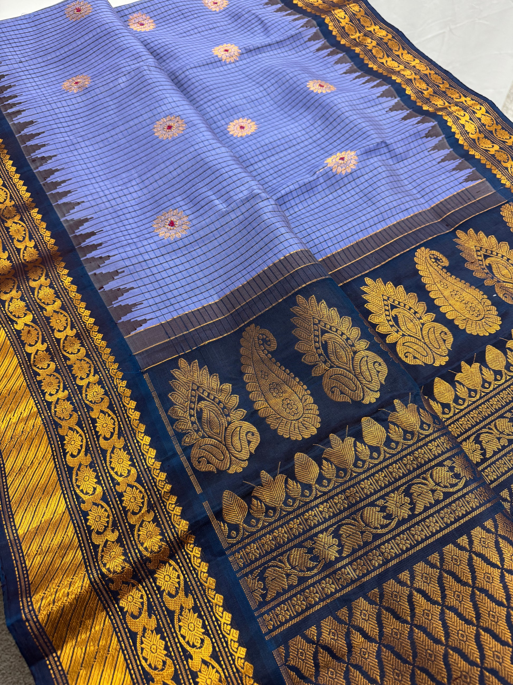 Silk Mark Certified Gadwal Silk Saree in Mauve and Blue.