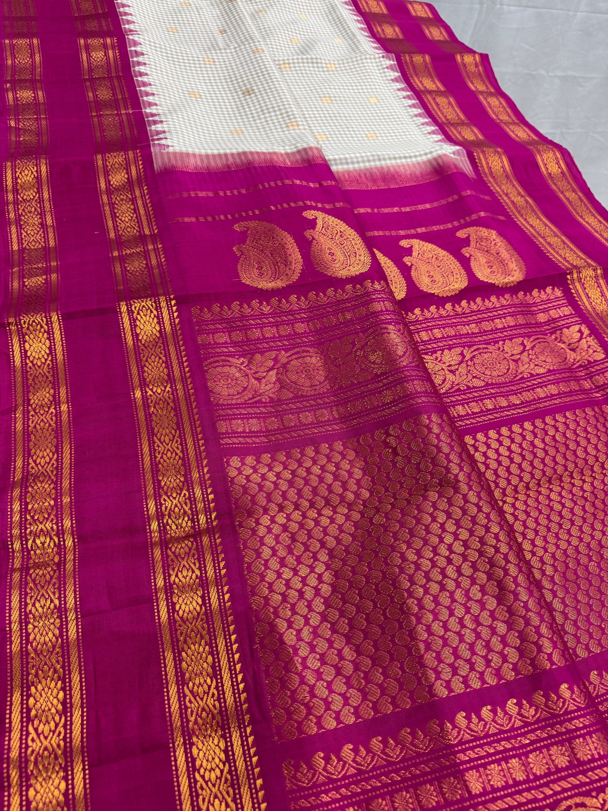 Silk Mark Certified Gadwal Silk Saree in Off White and Purple.