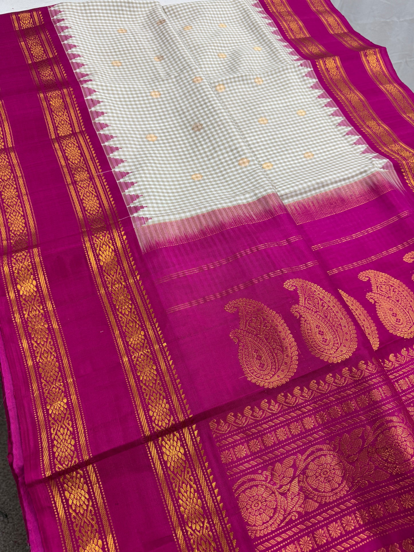 Silk Mark Certified Gadwal Silk Saree in Off White and Purple.