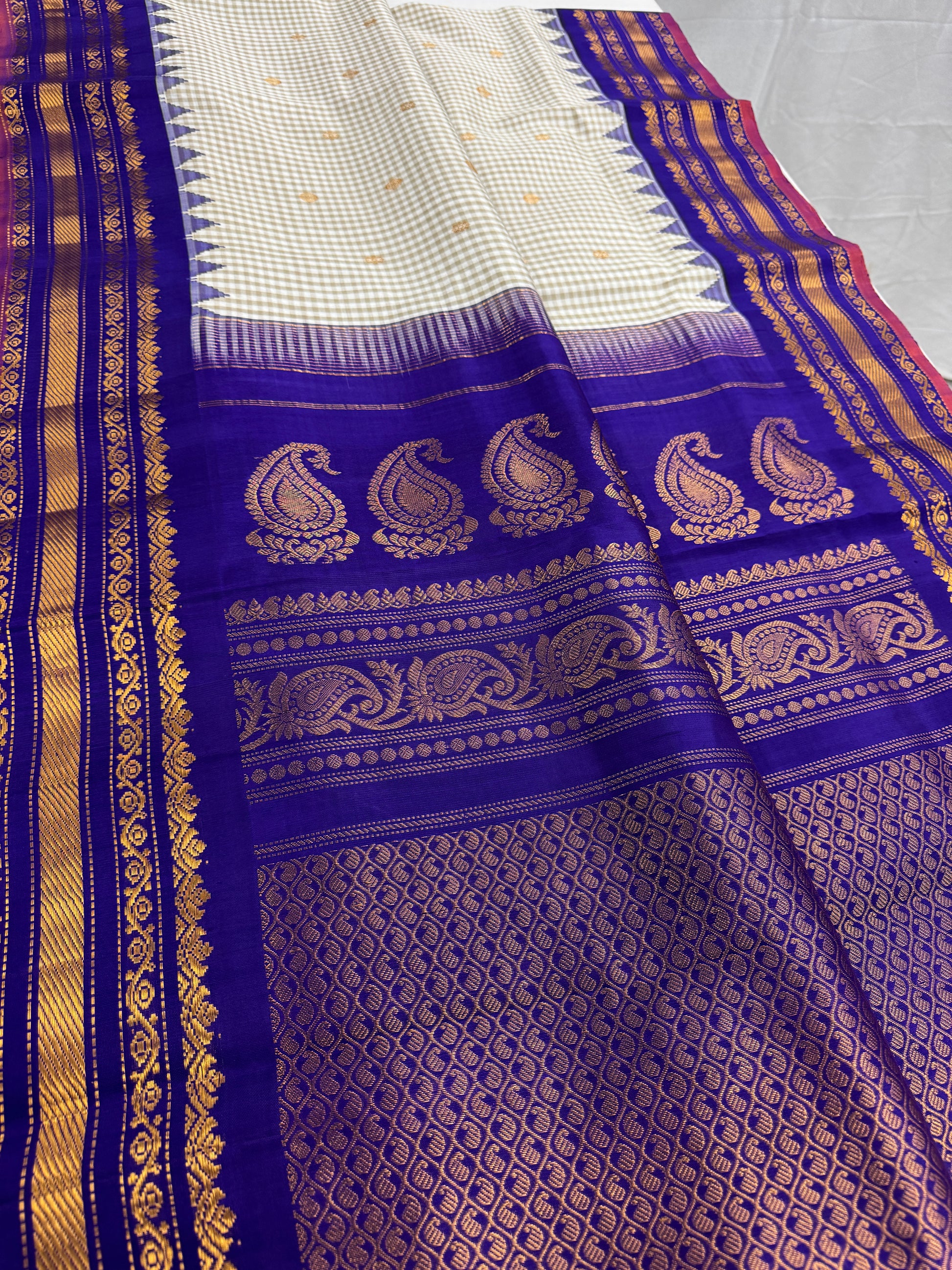 Silk Mark Certified Gadwal Silk Saree in Off White and Purple.