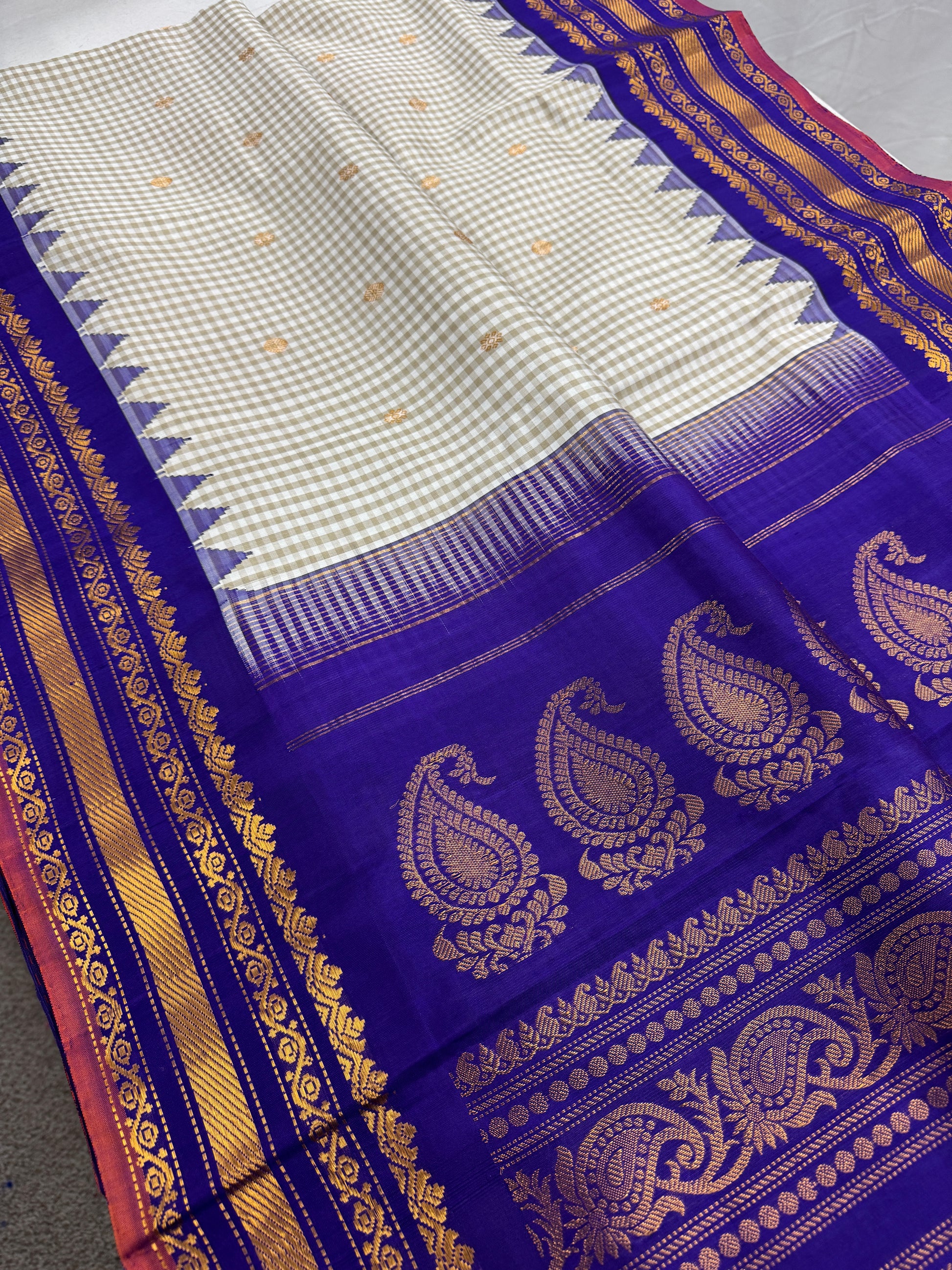 Silk Mark Certified Gadwal Silk Saree in Off White and Purple.