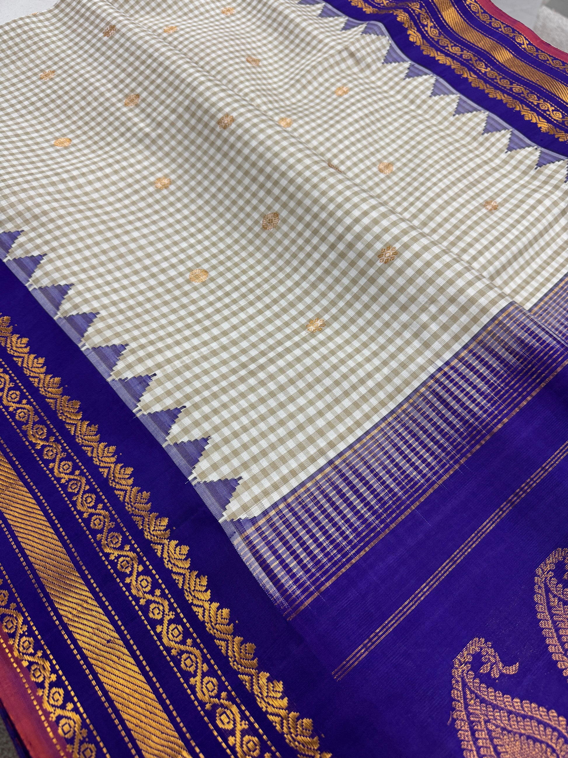 Silk Mark Certified Gadwal Silk Saree in Off White and Purple.