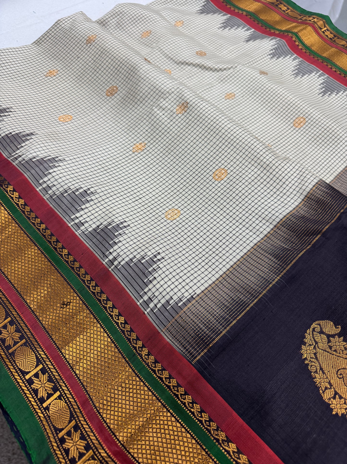 Silk Mark Certified Gadwal Silk Saree in Cement White and Black.