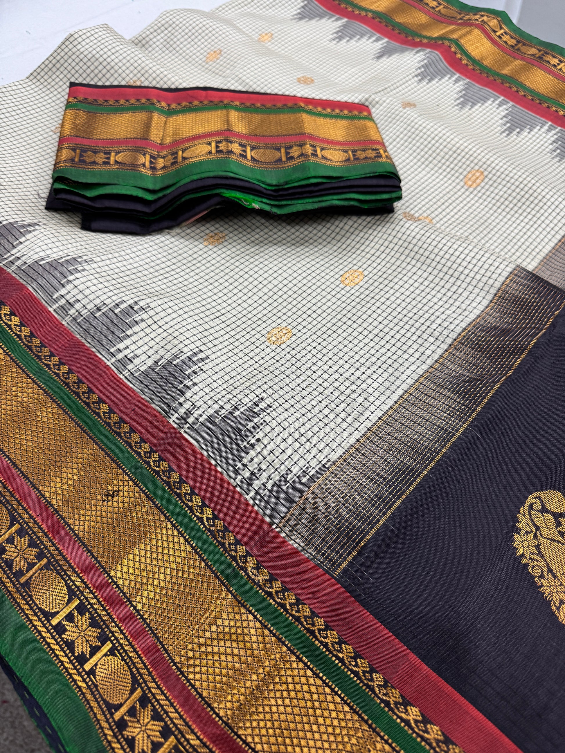 Silk Mark Certified Gadwal Silk Saree in Cement White and Black.