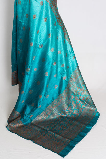 Divya : Ombre Shades of Blue Handwoven Pure Raw Silk Banarasi Saree image 3