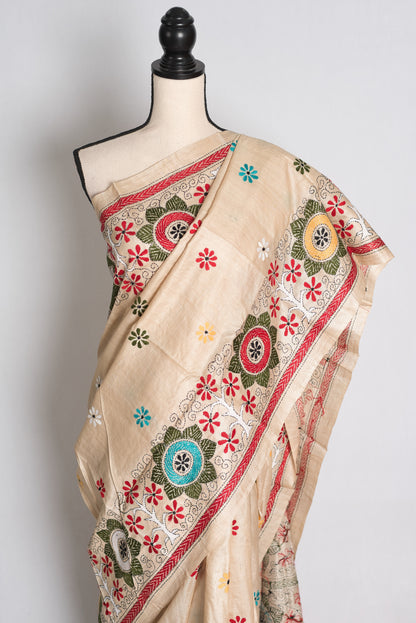 Koli: Beige Hand-Embroidered Kantha Stitch Gachi Tussar Silk Saree image 3
