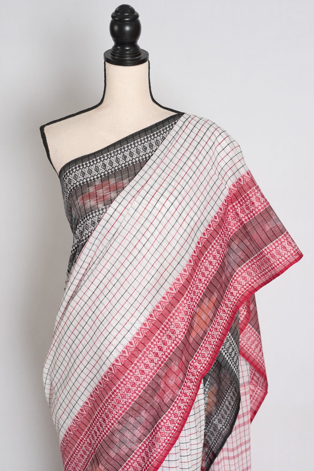 Mitra: Dhaniakhali Soft Cotton Bengali Saree with Ganga Jamuna Border image 2