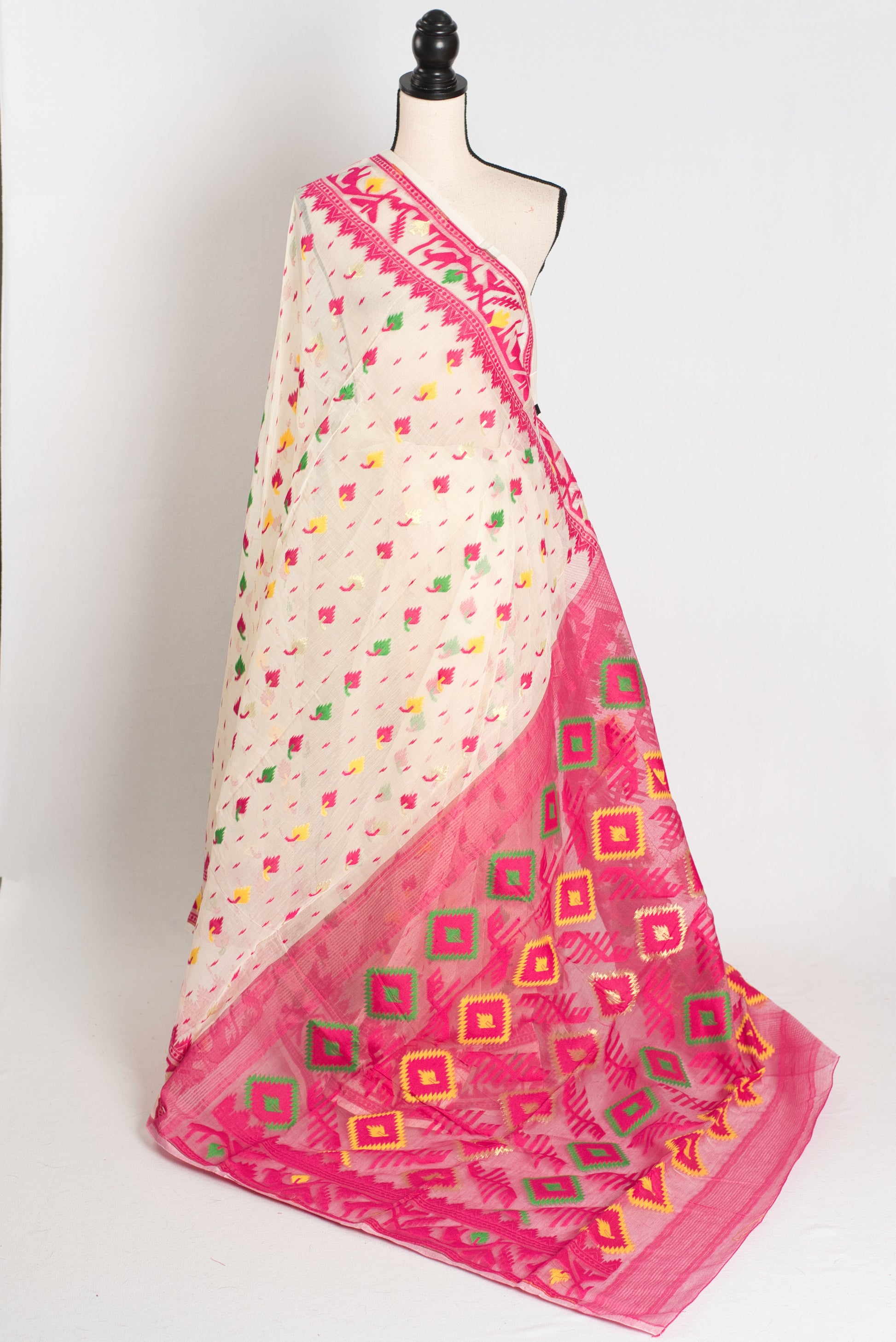 Mehuli | Cream and Pink Soft Cotton Traditional Bengali Jamdani Saree image 2