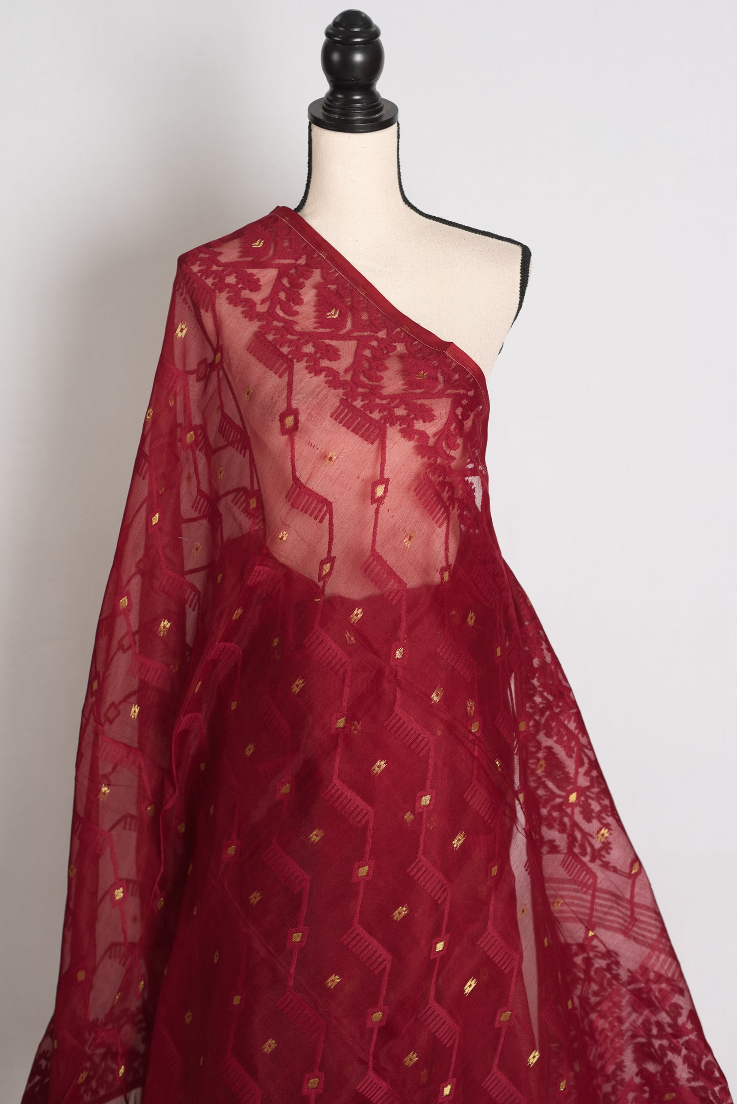 Priya : Deep Maroon and Gold Soft Blended Cotton Bengali Jamdani Saree image 4