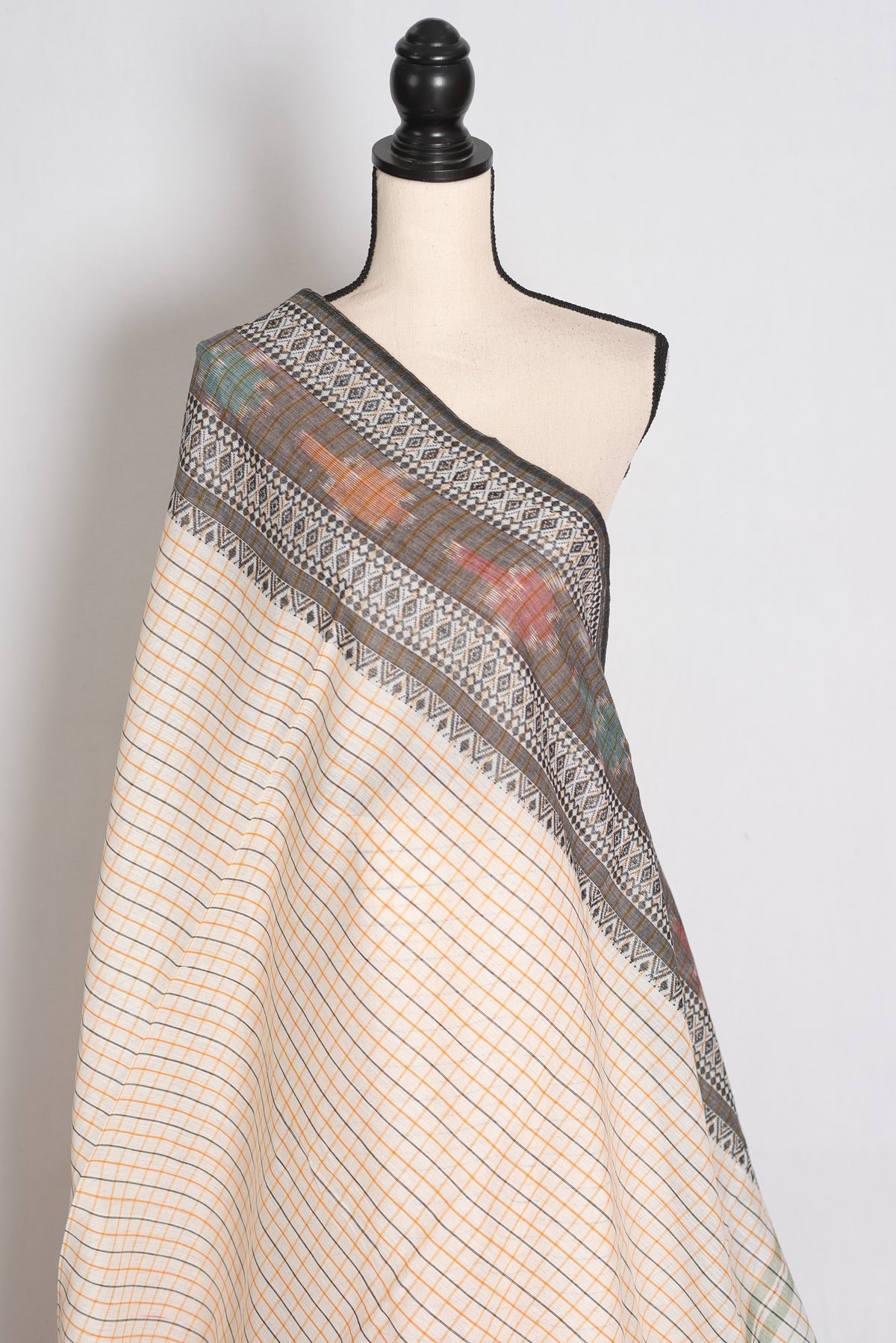 Mala: White Soft Cotton Dhaniakhali Saree with Ganga Jamuna Border image 3
