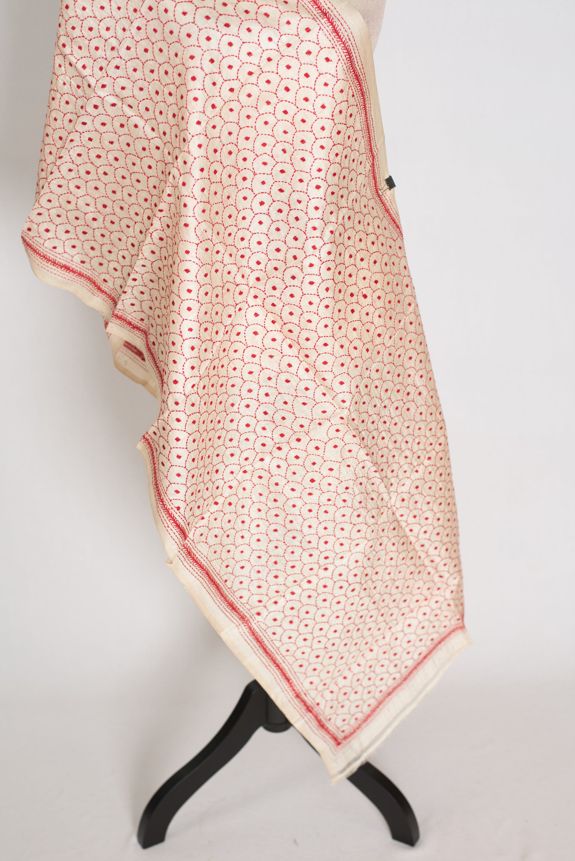 Dhriti | Hand Embroidered Kantha Pure Tussar Silk Stole in Beige & Red image 3