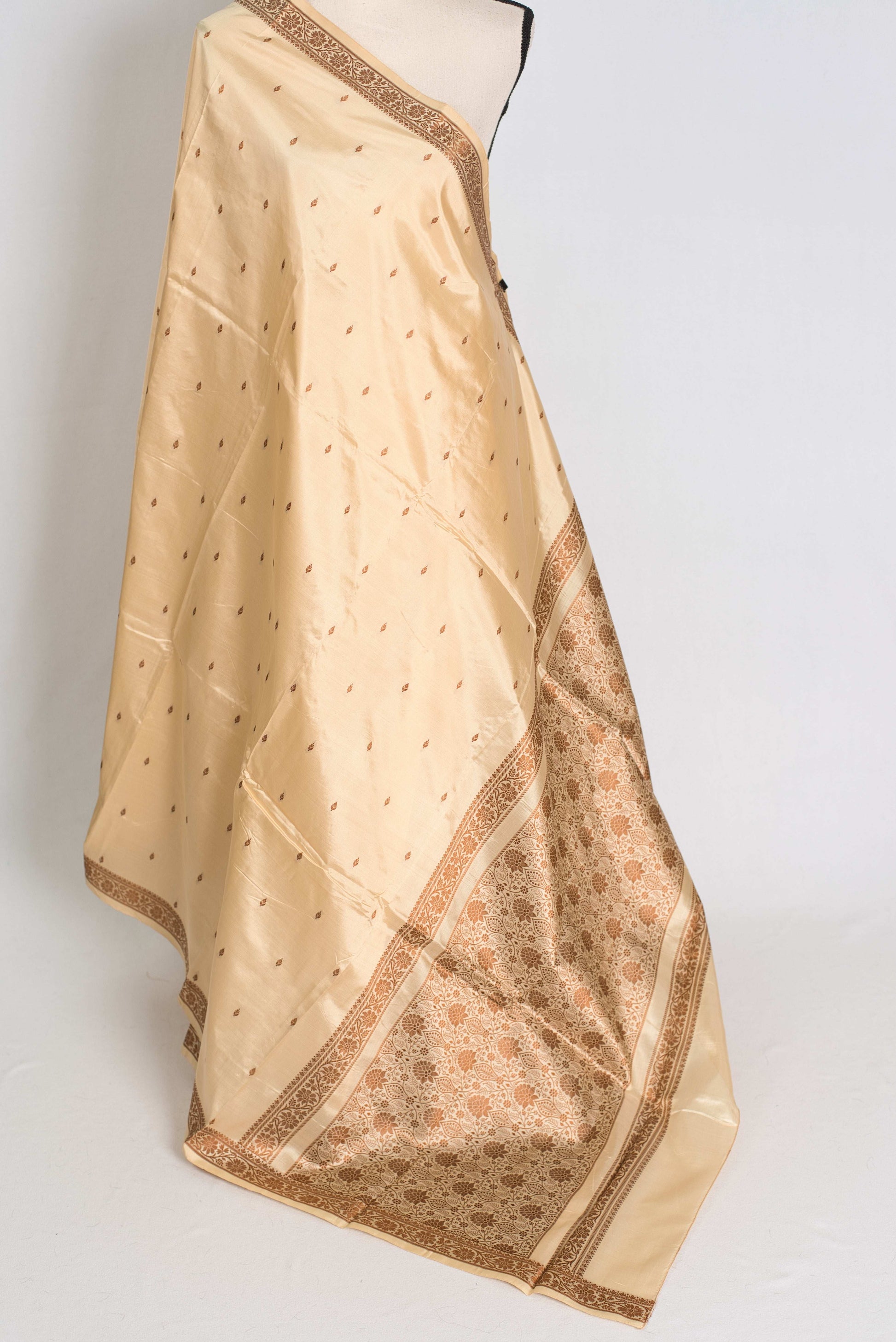 Lima : Certified Silk Banarasi Saree with Resham Work in Beige Cream image 3