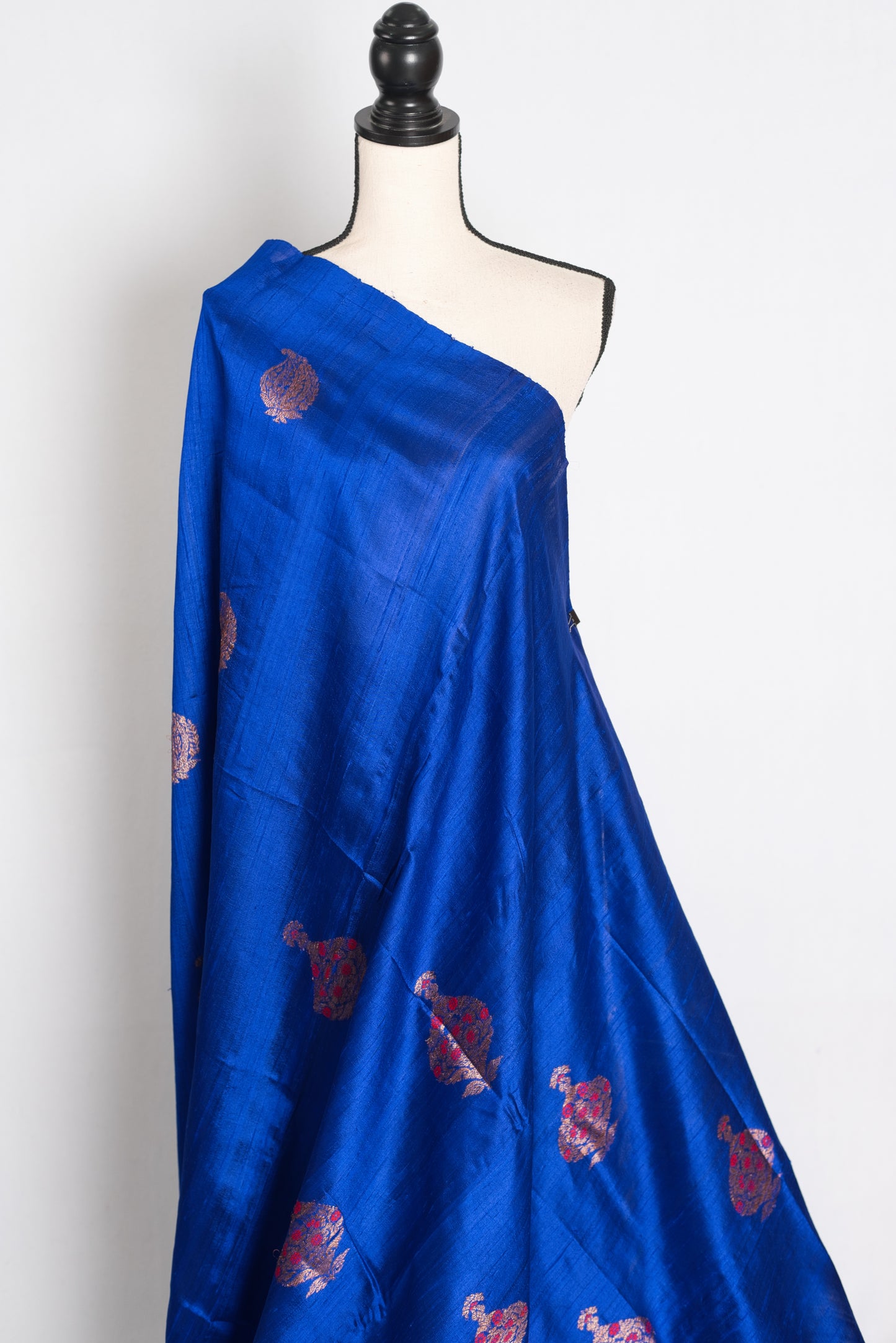 Tia : Royal Blue Borderless Pure Raw Silk Banarasi Saree | Antique Gold Zari image 4
