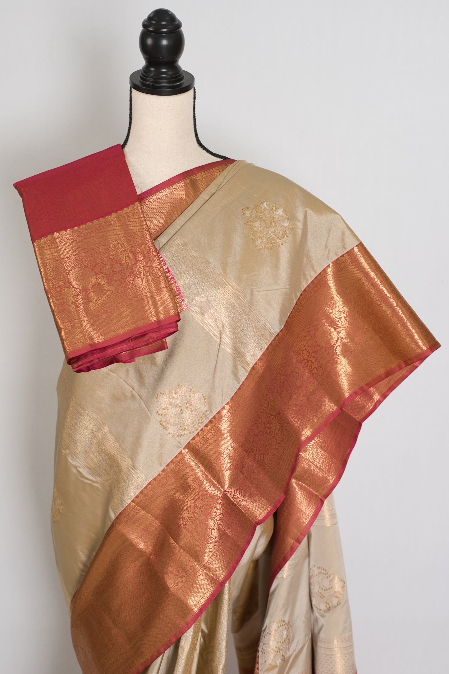 Rama : Mud White & Brick Red Contrast Semi Silk Kanjivaram Saree image 2