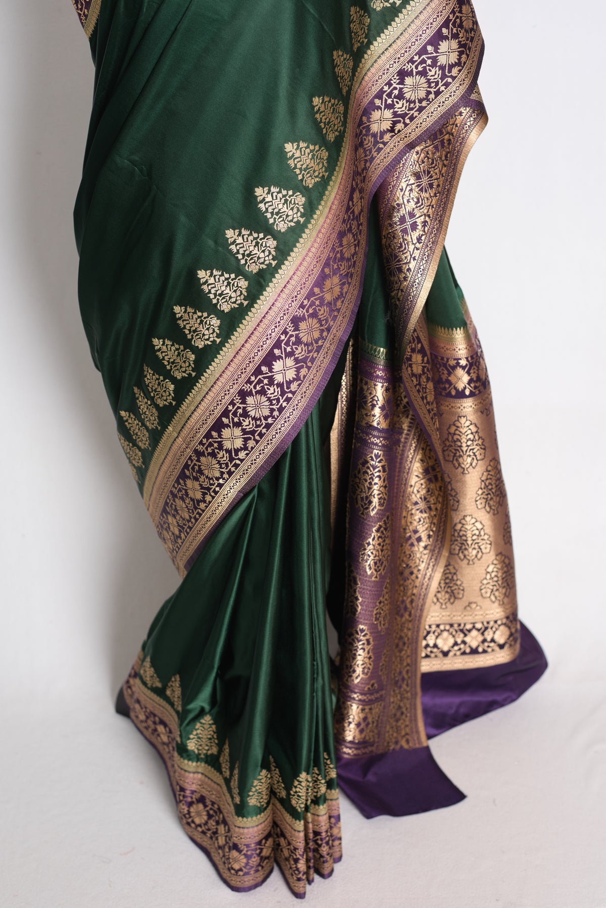 Soi: Bottle Green Semi Mashru Valkalam Banarasi Saree with 40 Size Blouse image 7