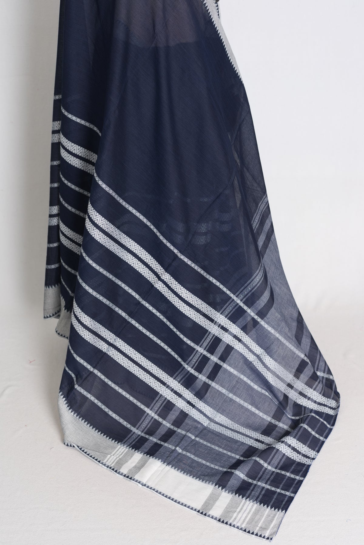 Dark Blue and Grey Dhaniakhali saree — border detail
