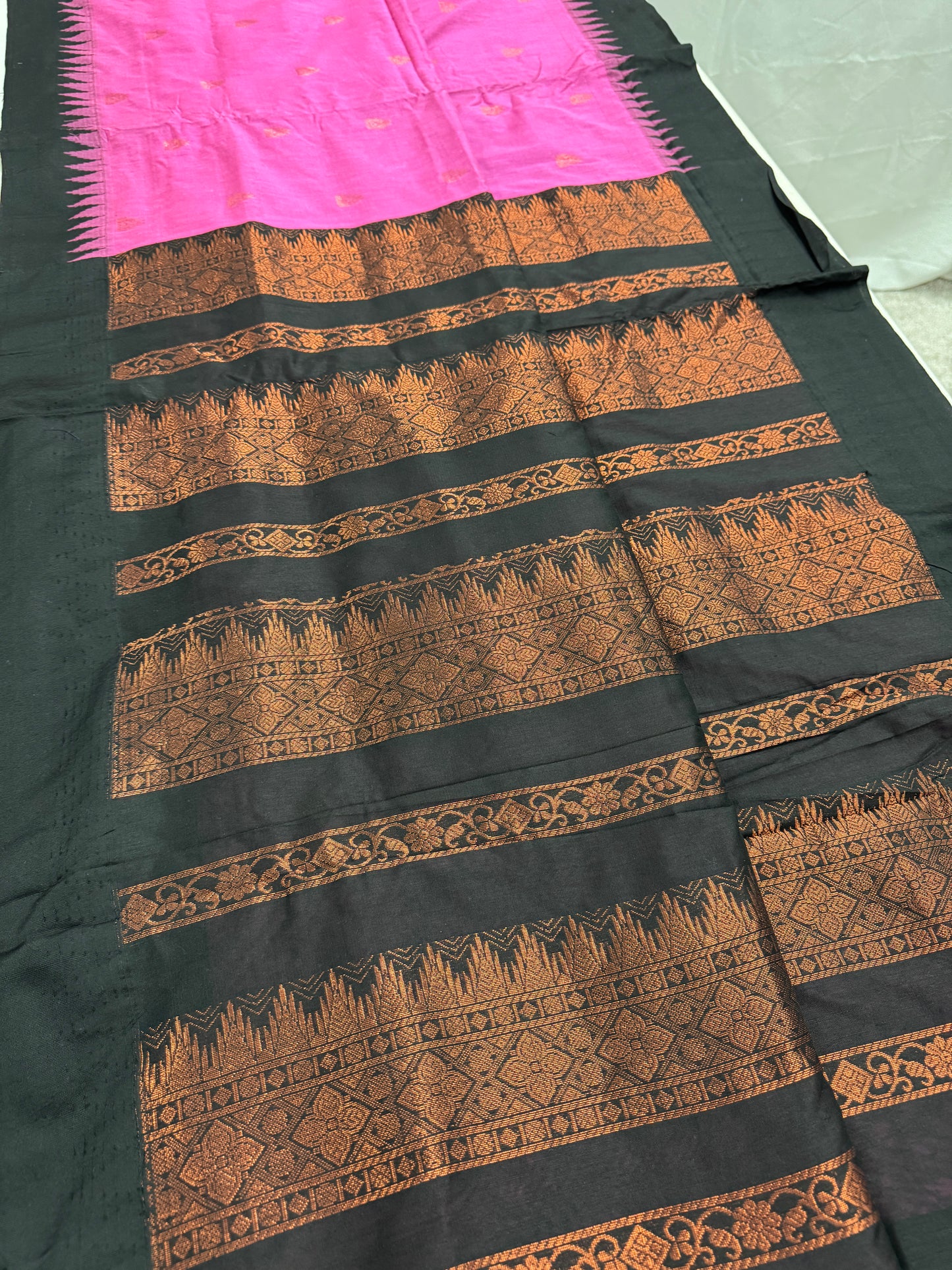Madhubala : Blended Cotton Gadwal Saree in Lotus Pink and Black image 3