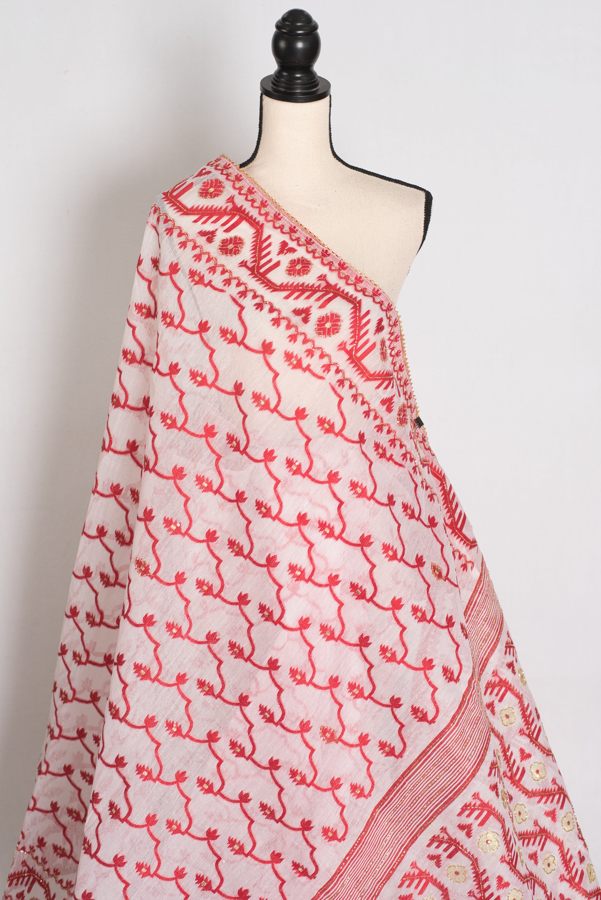 Rai : White and Red Blended Cotton Jamdani Saree, Bengali Durga Puja Look image 4
