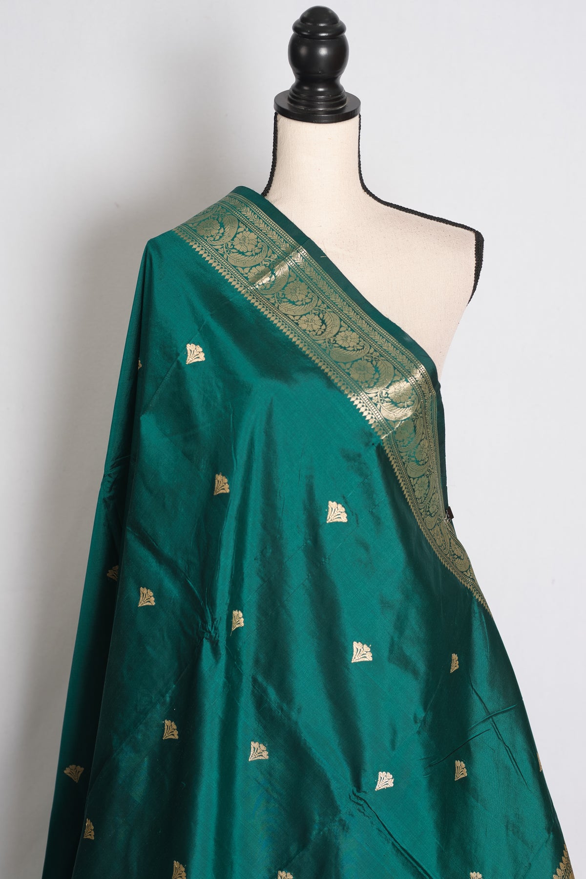 Debolina: Rama Green and Gold Lightweight Katan Banarasi Silk Saree image 4