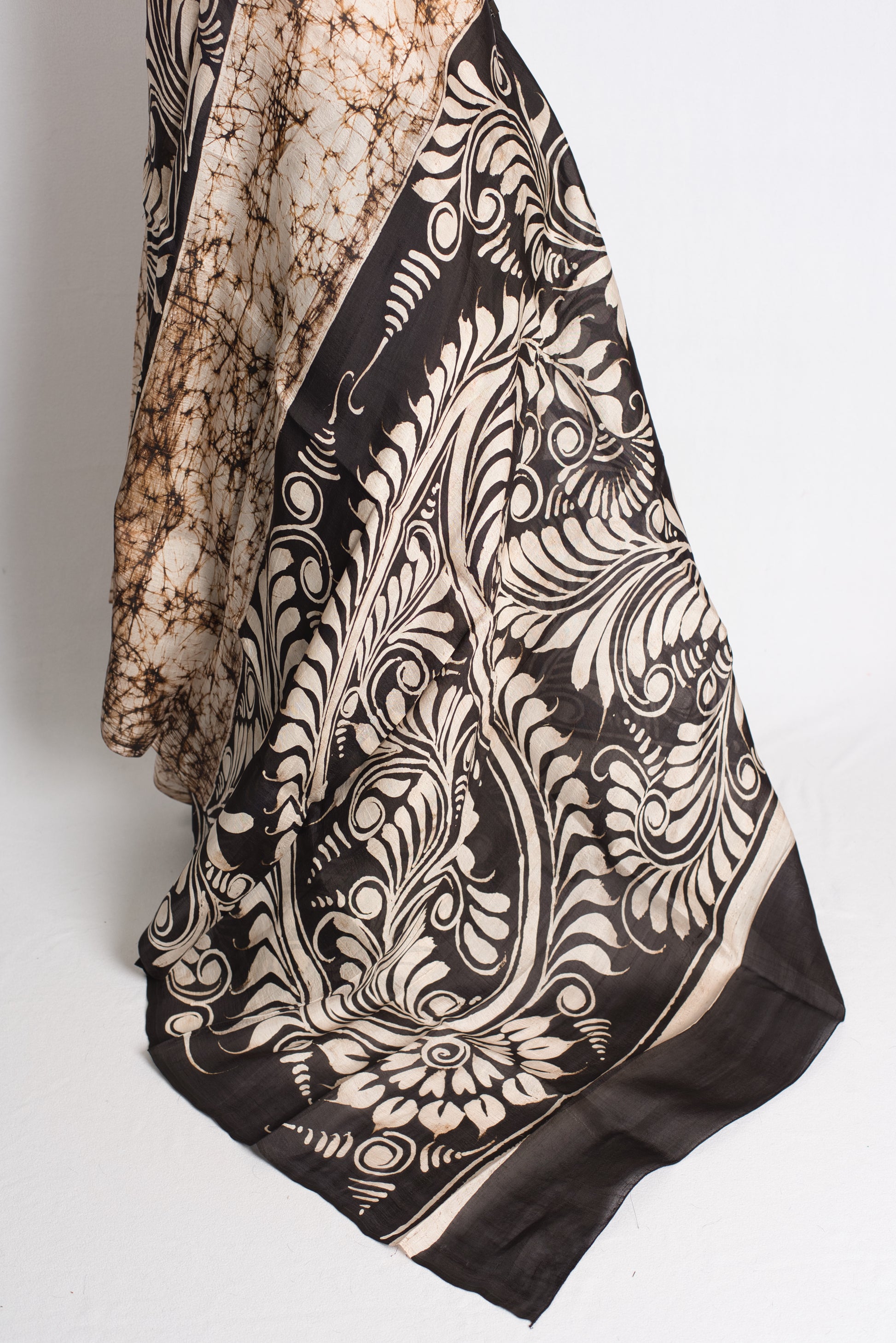 Vritti - Cream and Black Batik Handcrafted Pure Silk Saree image 4