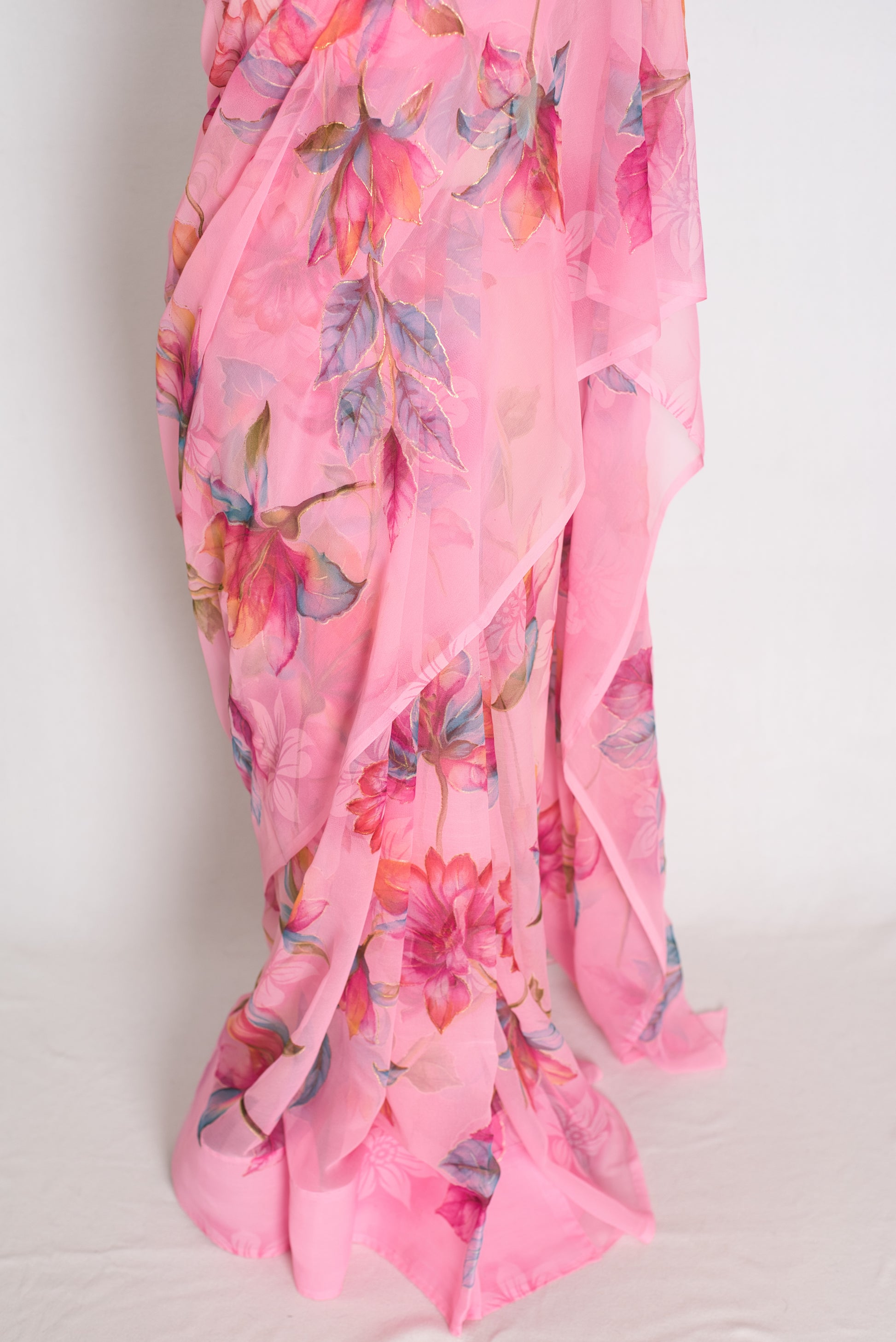 Mou : Bubble Gum Pink Floral Printed Chiffon Saree, Budget-Friendly Summer Drape image 4