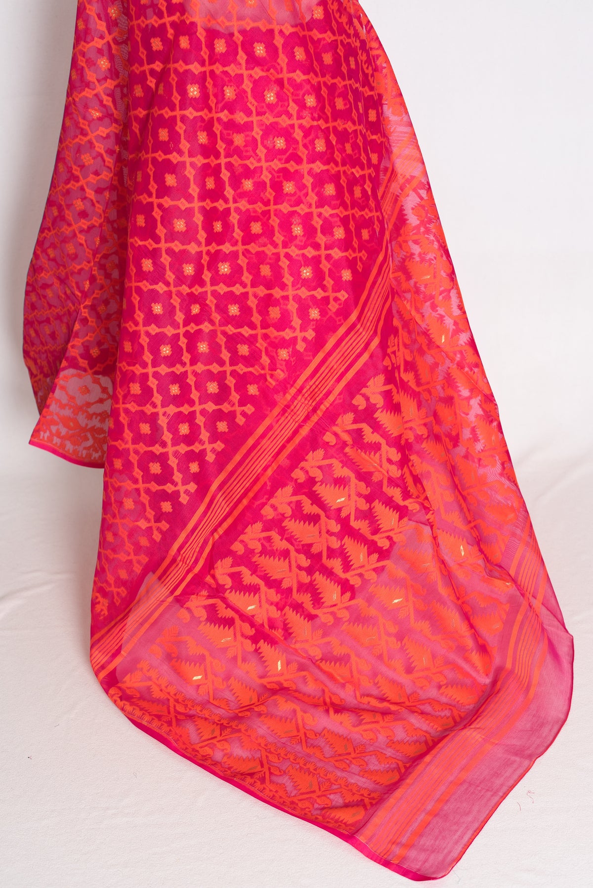 Nagma : Pink and Orange Soft Blended Cotton Jamdani Saree image 3