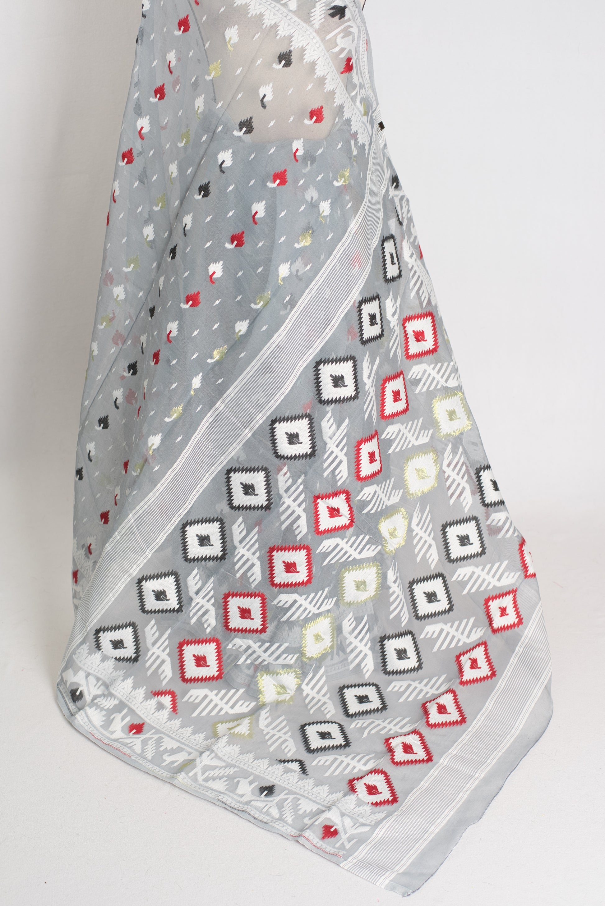 Mandar : Gray Blended Soft Cotton Jamdani Bengali Saree image 4