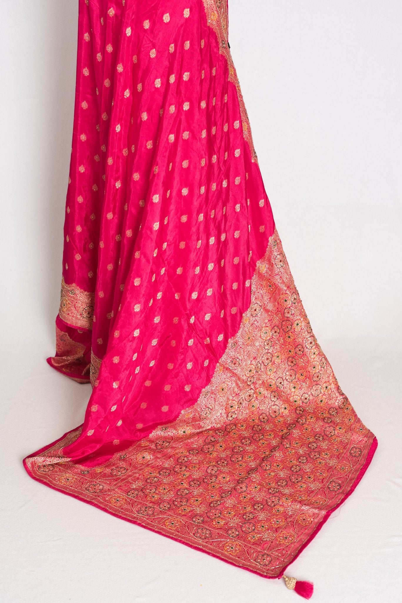 Pink Banarasi saree — border detail