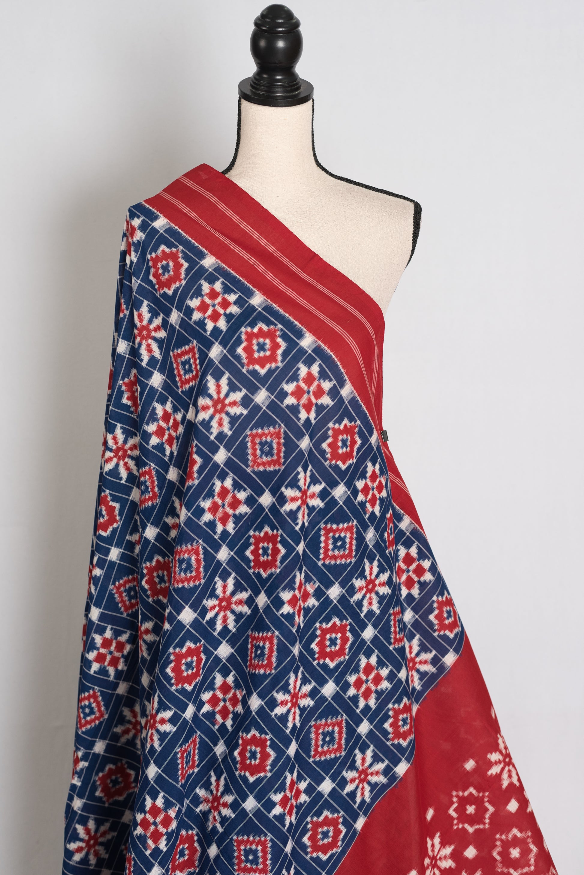 Tia Blue and Red Telia Rumal Handwoven Pochampally Double Ikat Pure Cotton Saree image 4