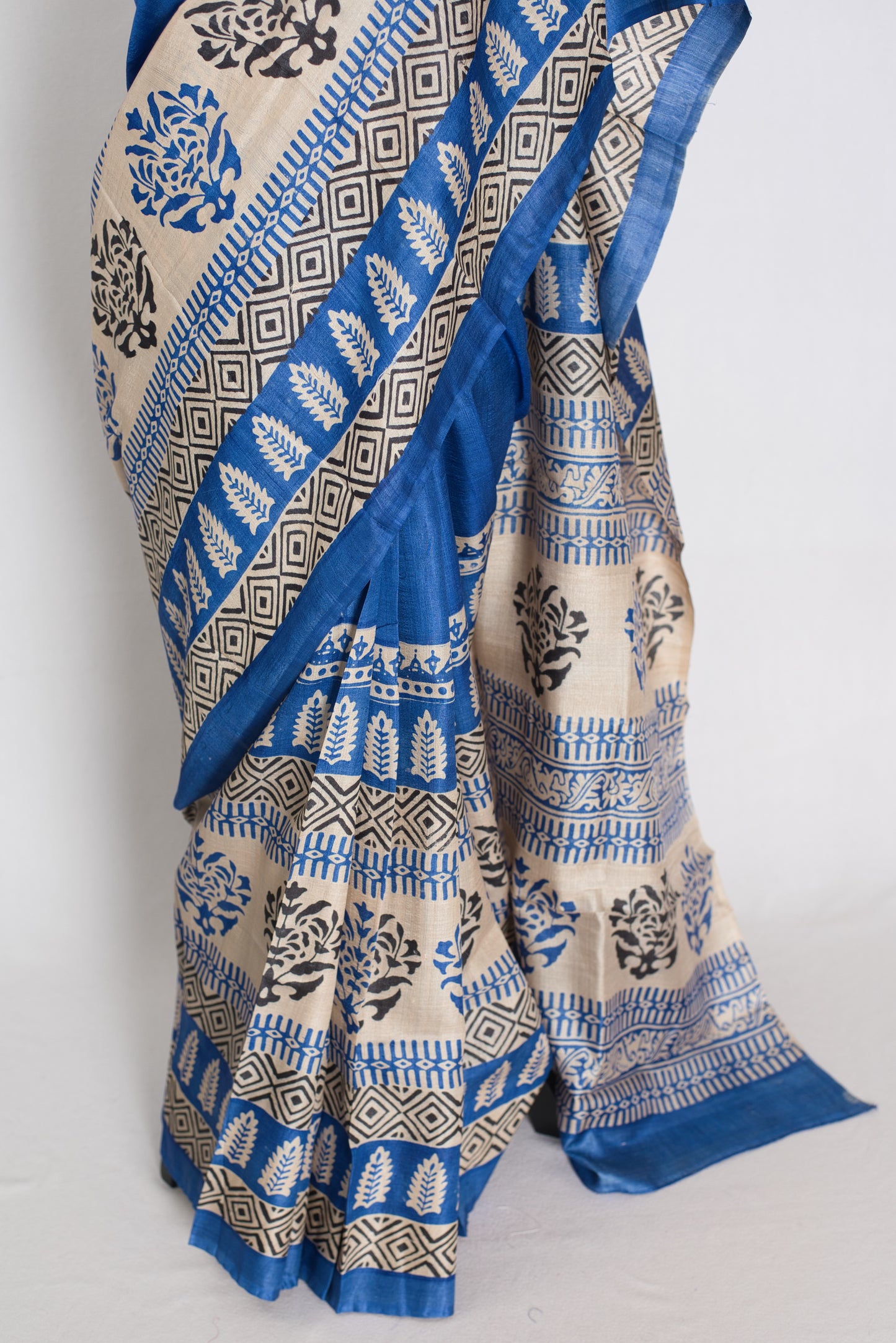 Mati Blue and White Hand Block Printed Tussar Silk Saree with 38 Size Blouse image 7
