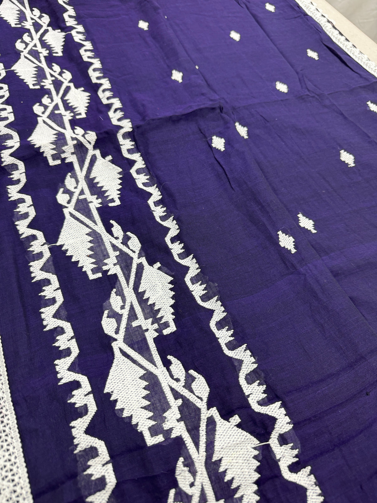 Mehuli : Soft Mul Cotton Jamdani Embroidery Bengali Saree in Purple image 0