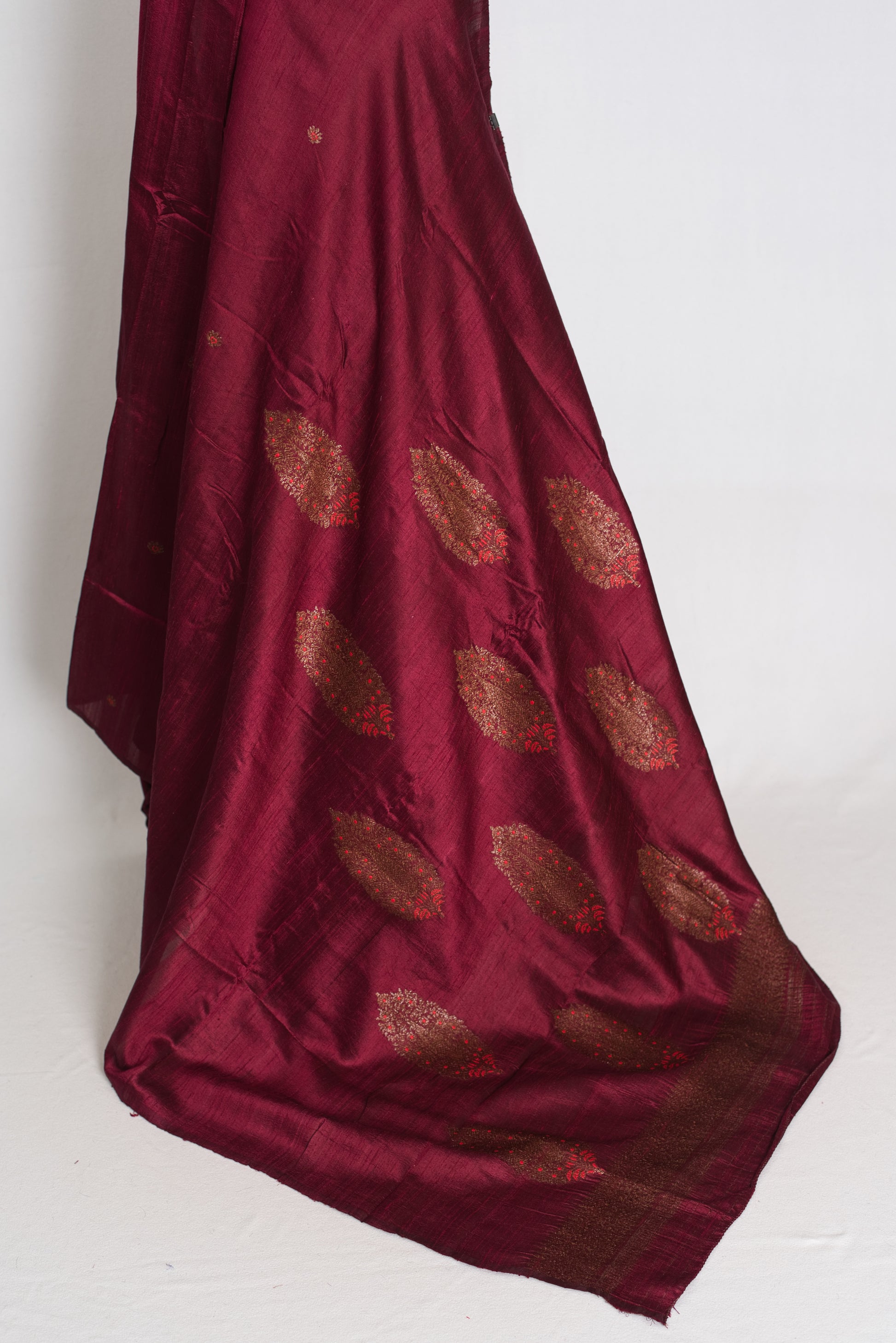 Shital : Maroon Borderless Pure Raw Silk Banarasi Saree | Antique Gold image 3