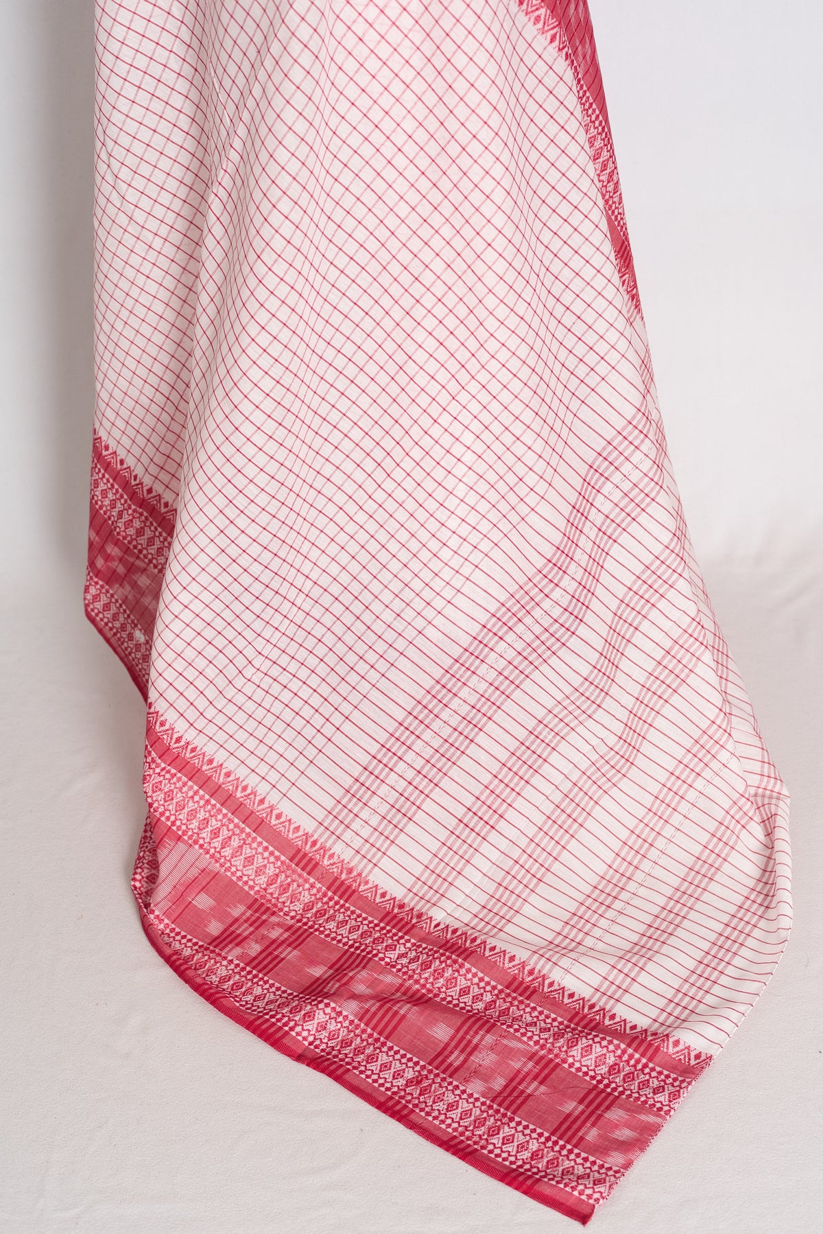 Bhumi: White and Red Kotki Border Checks Soft Cotton Dhaniakhali Saree image 3