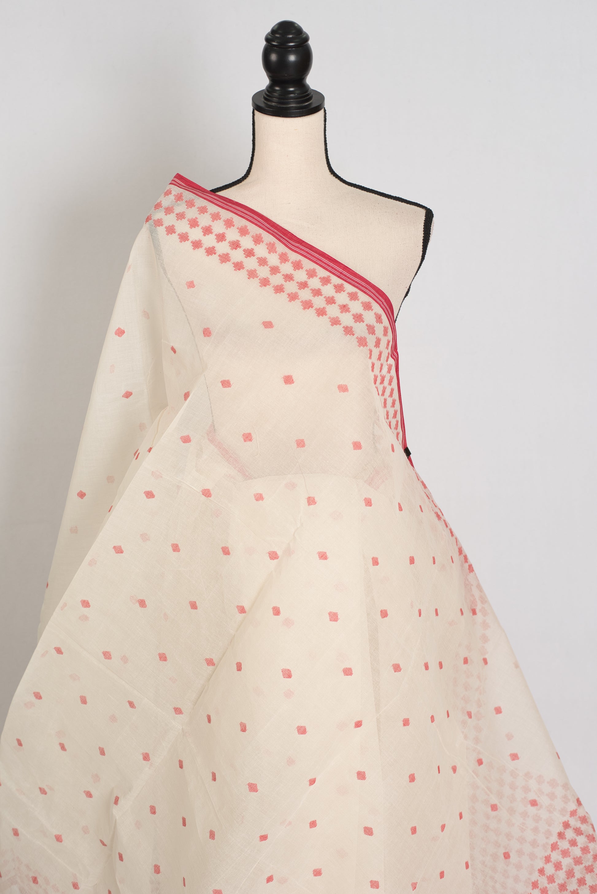 Jamini | Traditional White & Red Bengal Cotton Jamdani Saree image 3