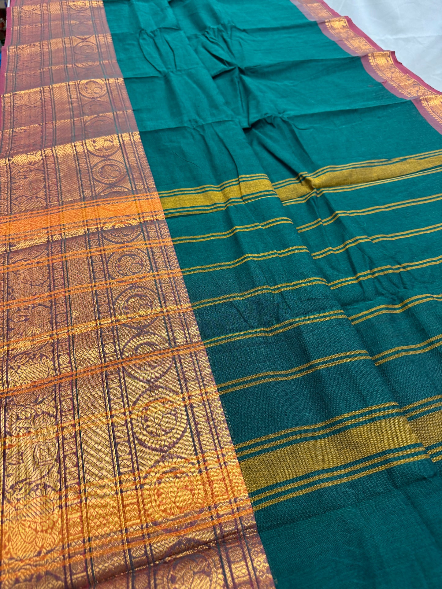Gayetri : Handwoven Kanchi Cotton Saree in Peacock Green image 3