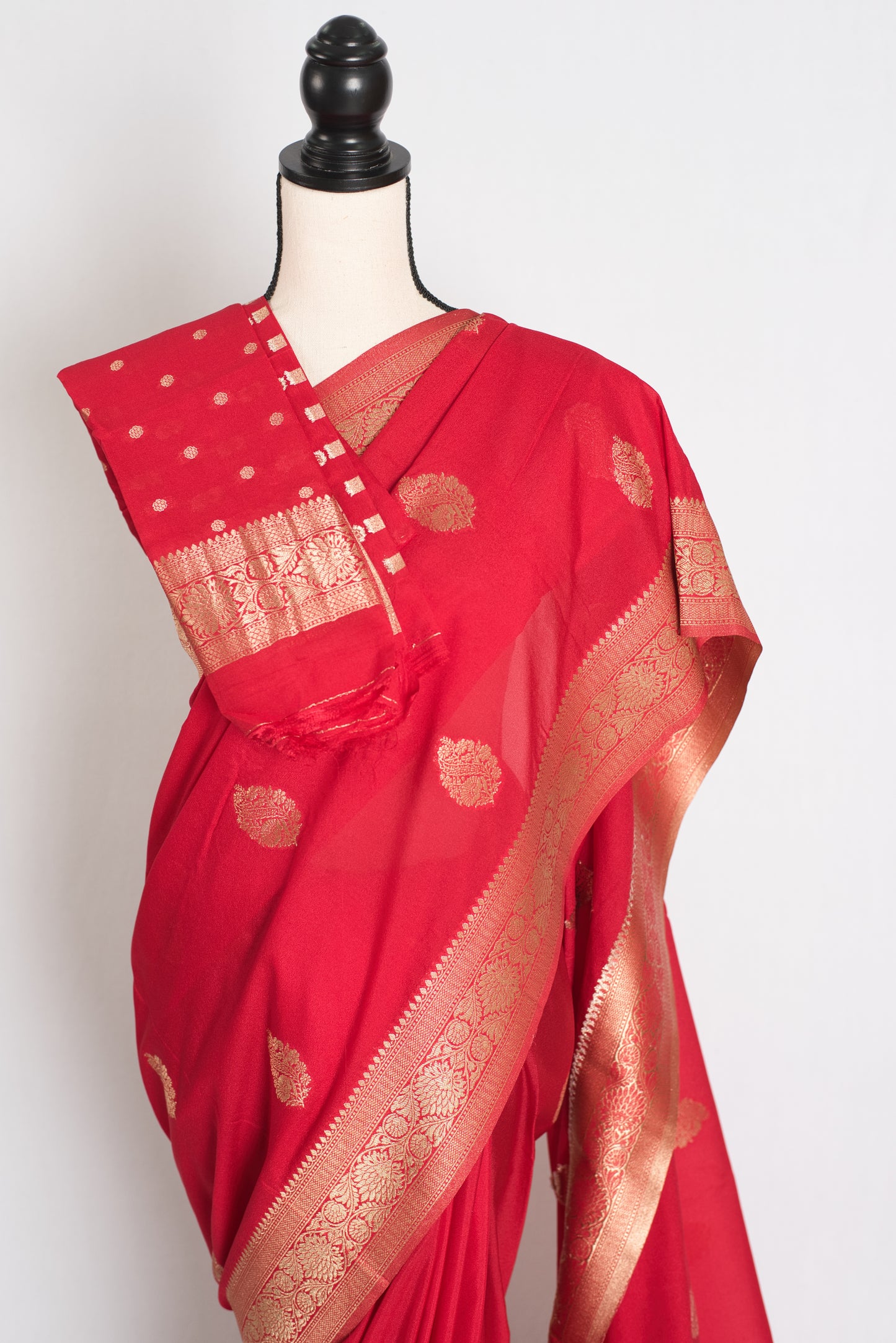 Zareen : Semi Crepe Silk Budget Friendly Banarasi Saree in Red and Gold image 2