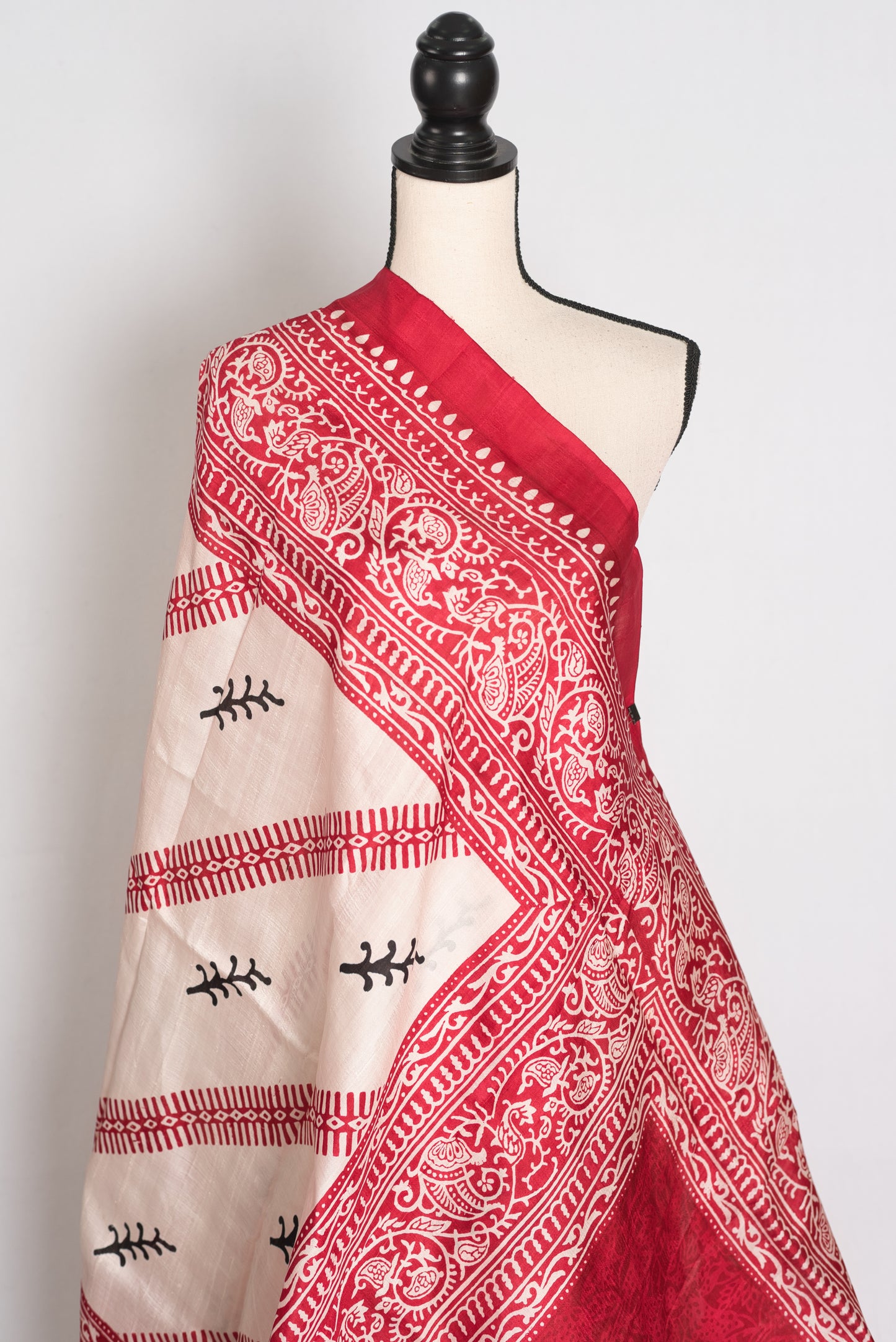 Durga : Traditional Off-White and Red Printed Murshidabad Pure Silk Saree image 4